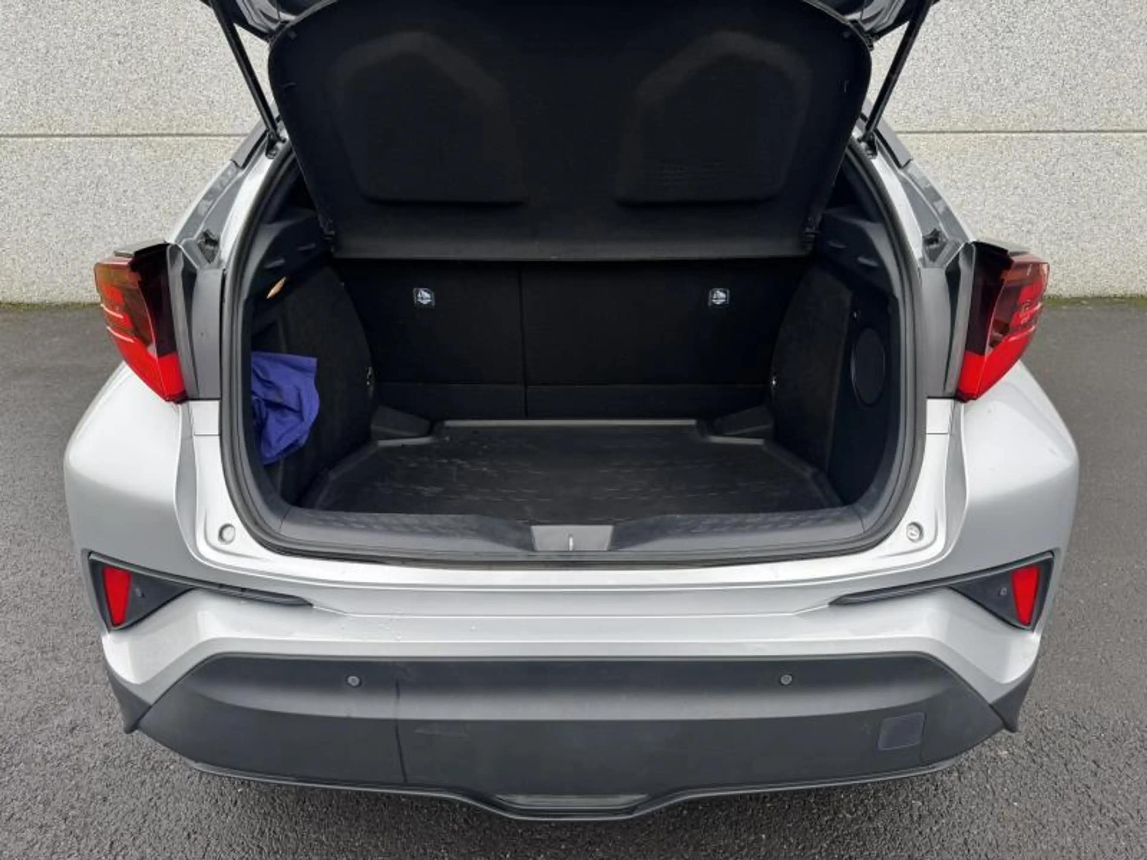 Toyota C-HR 1.8 Hybrid CVT C-HIC Mono-Tone + Premium pack et N — photo 7