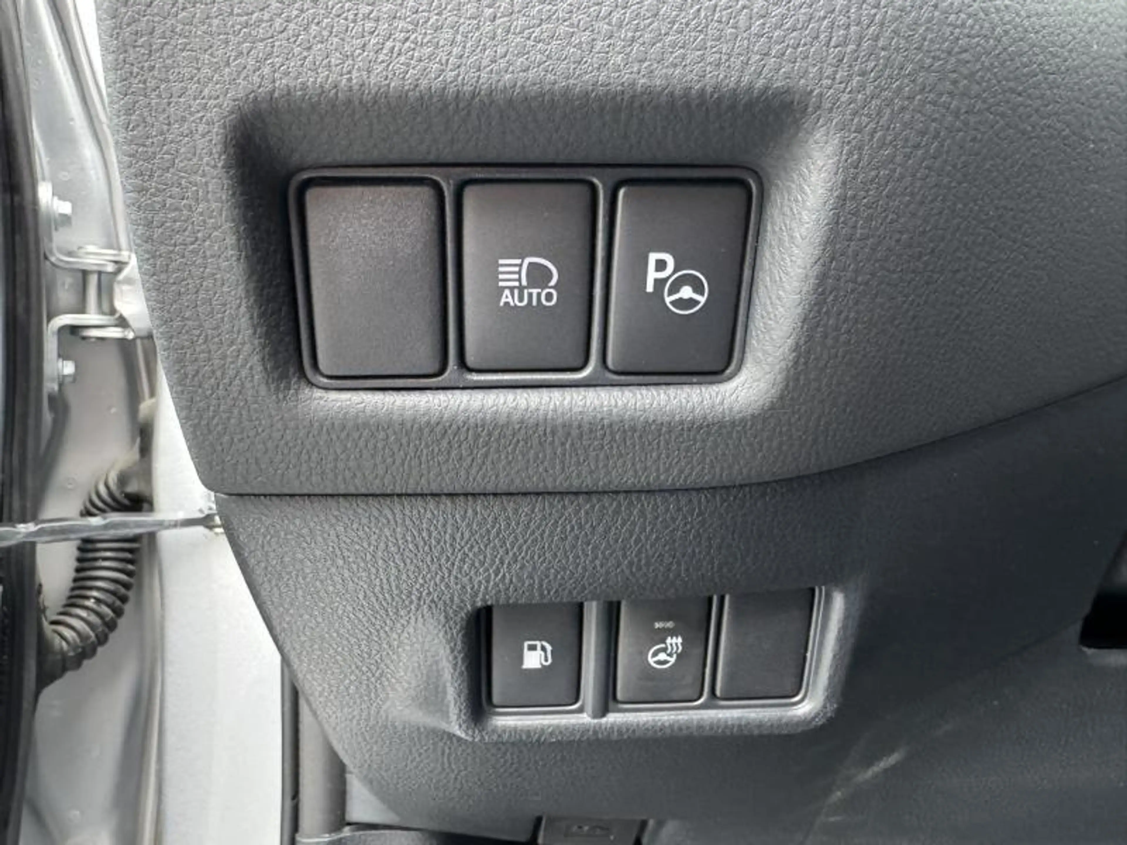 Toyota C-HR 1.8 Hybrid CVT C-HIC Mono-Tone + Premium pack et N — photo 13