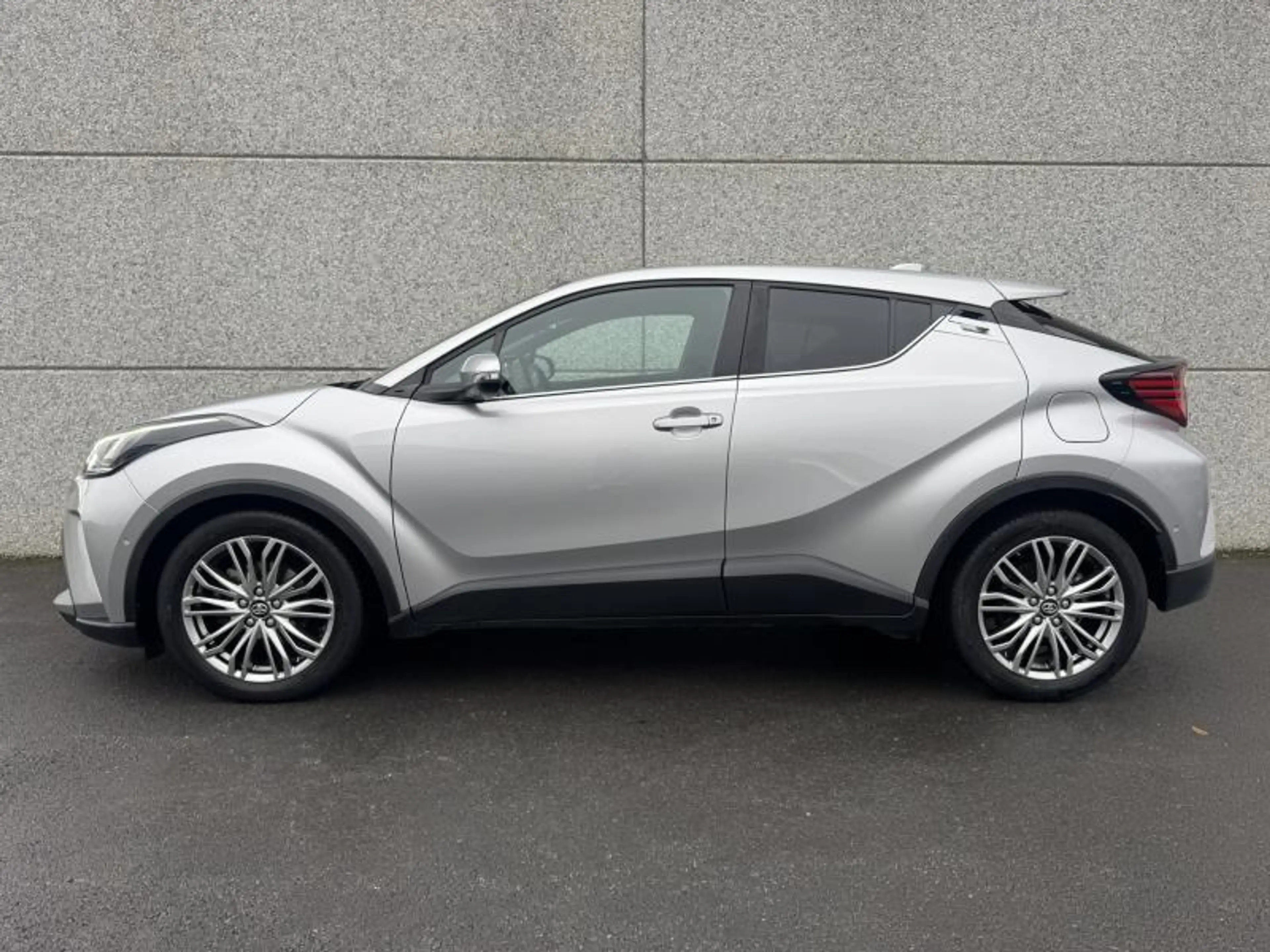 Toyota C-HR 1.8 Hybrid CVT C-HIC Mono-Tone + Premium pack et N — photo 4