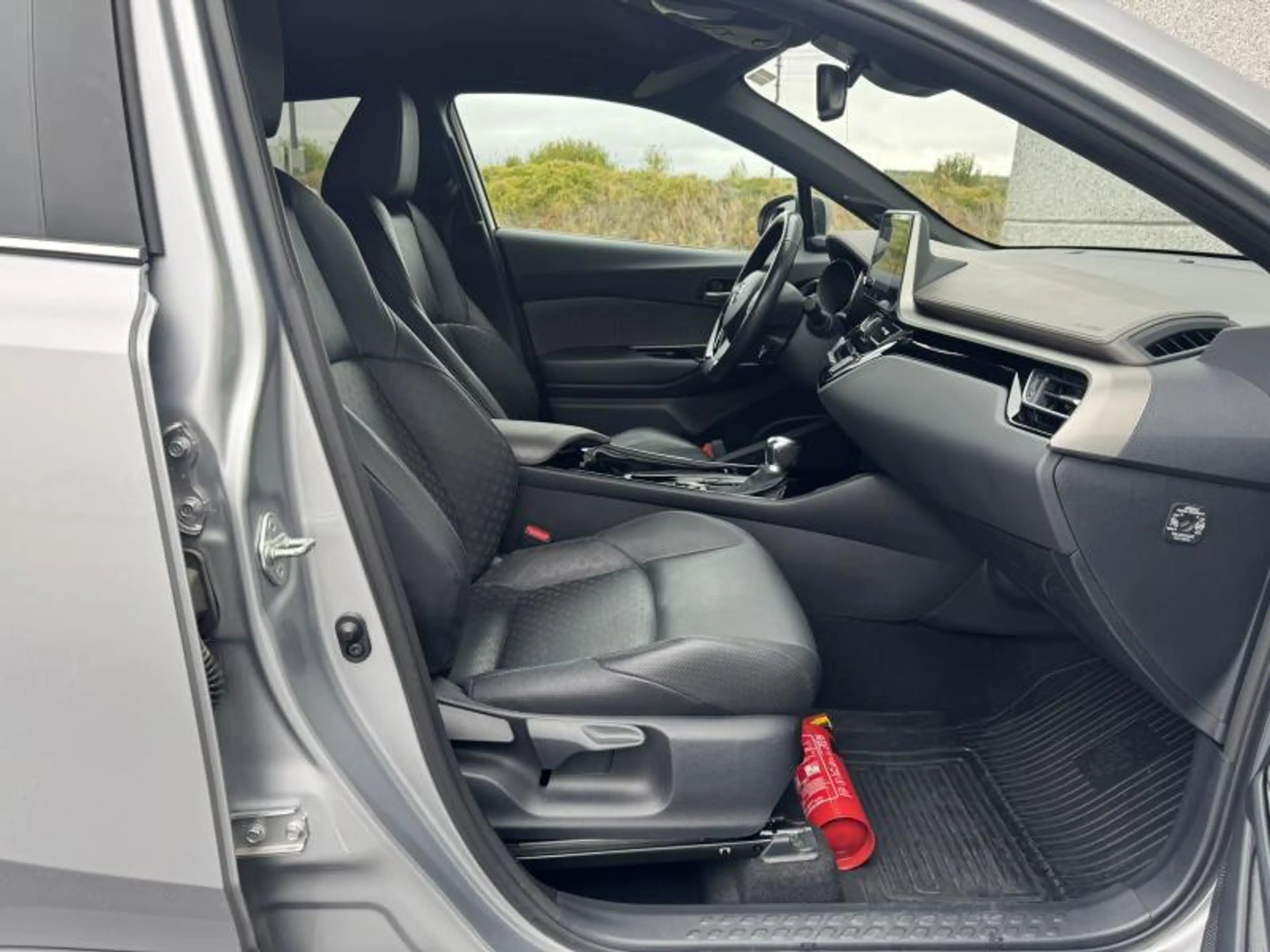 Toyota C-HR 1.8 Hybrid CVT C-HIC Mono-Tone + Premium pack et N — photo 9