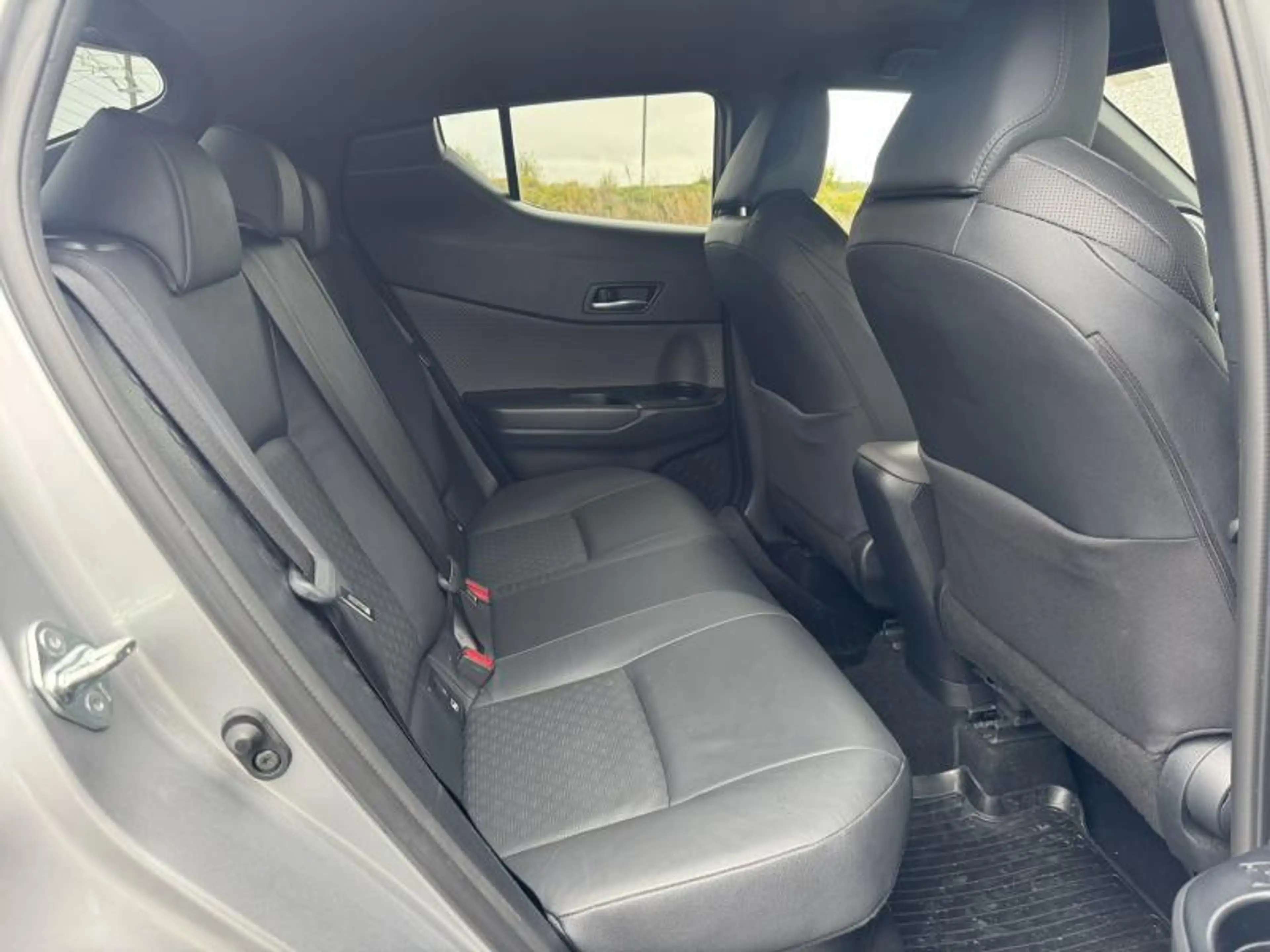 Toyota C-HR 1.8 Hybrid CVT C-HIC Mono-Tone + Premium pack et N — photo 10
