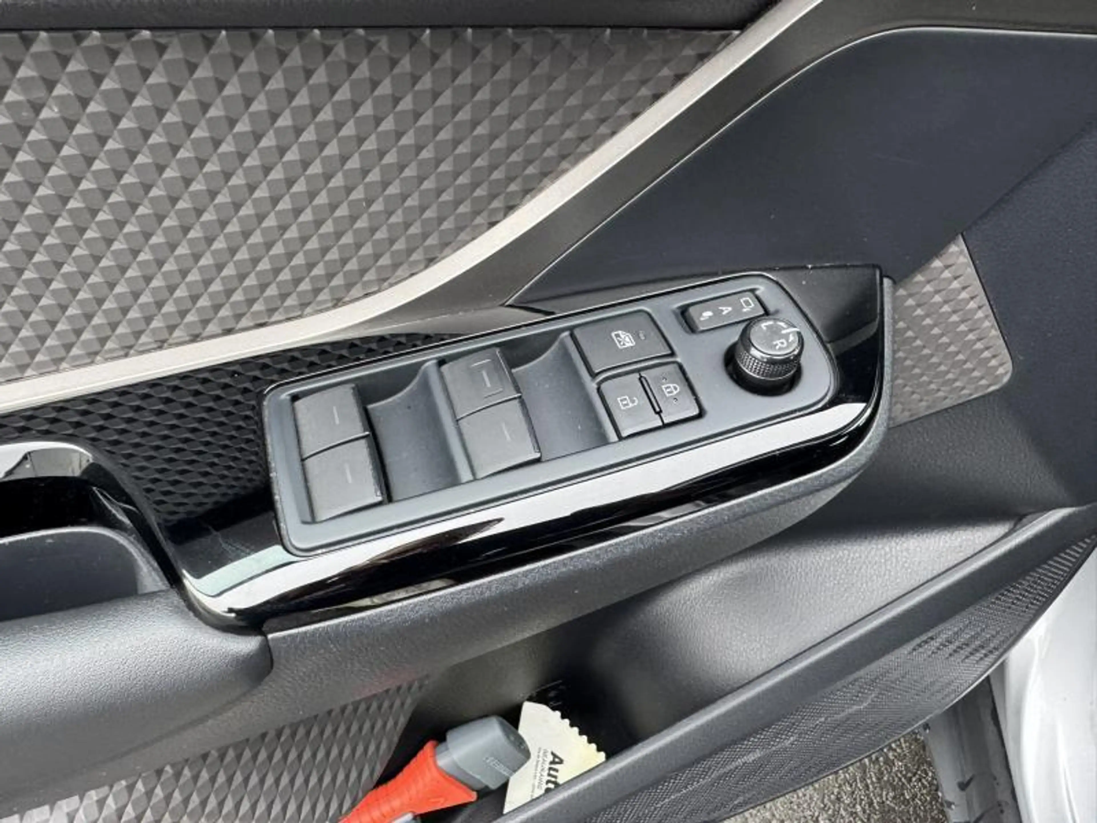 Toyota C-HR 1.8 Hybrid CVT C-HIC Mono-Tone + Premium pack et N — photo 12