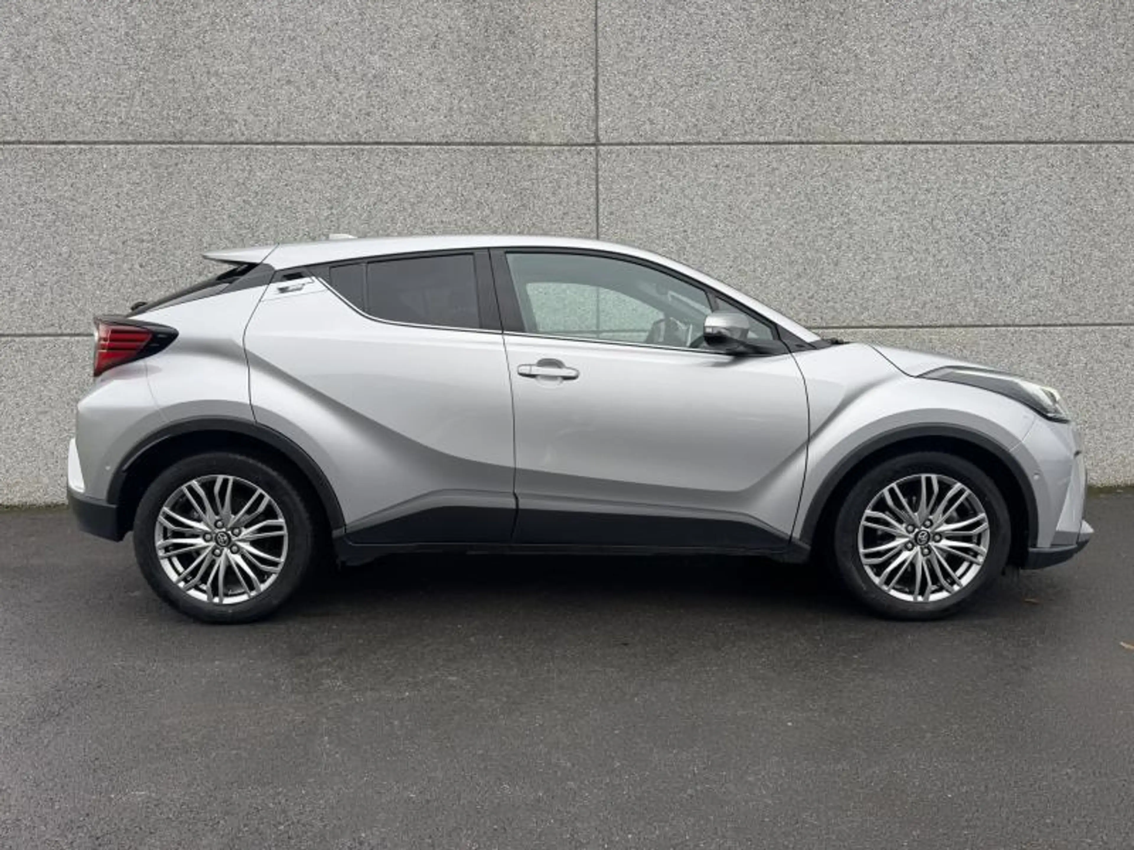 Toyota C-HR 1.8 Hybrid CVT C-HIC Mono-Tone + Premium pack et N — photo 5