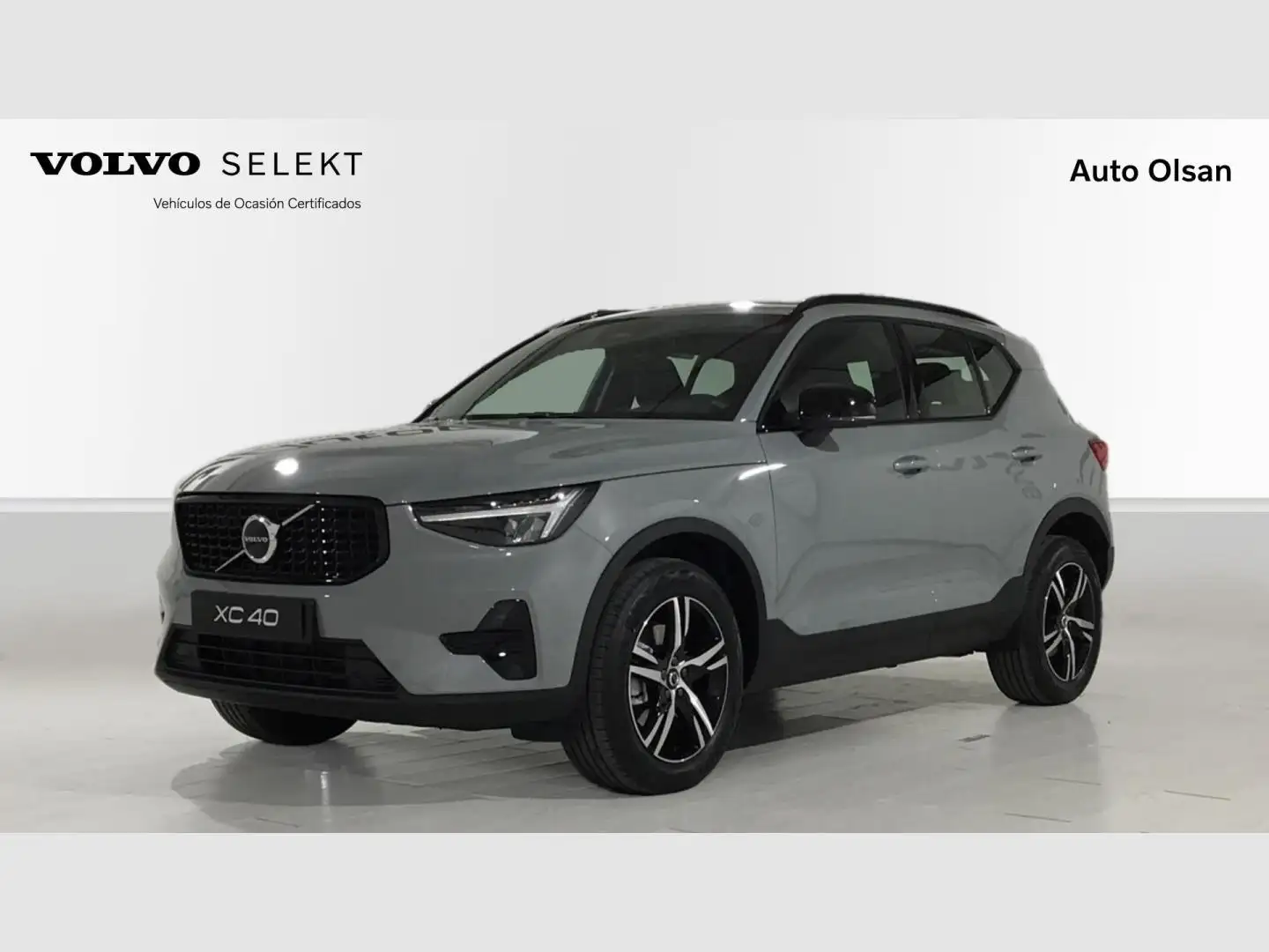 Volvo XC40 2.0 B3 G Plus Dark Auto Gris - 1