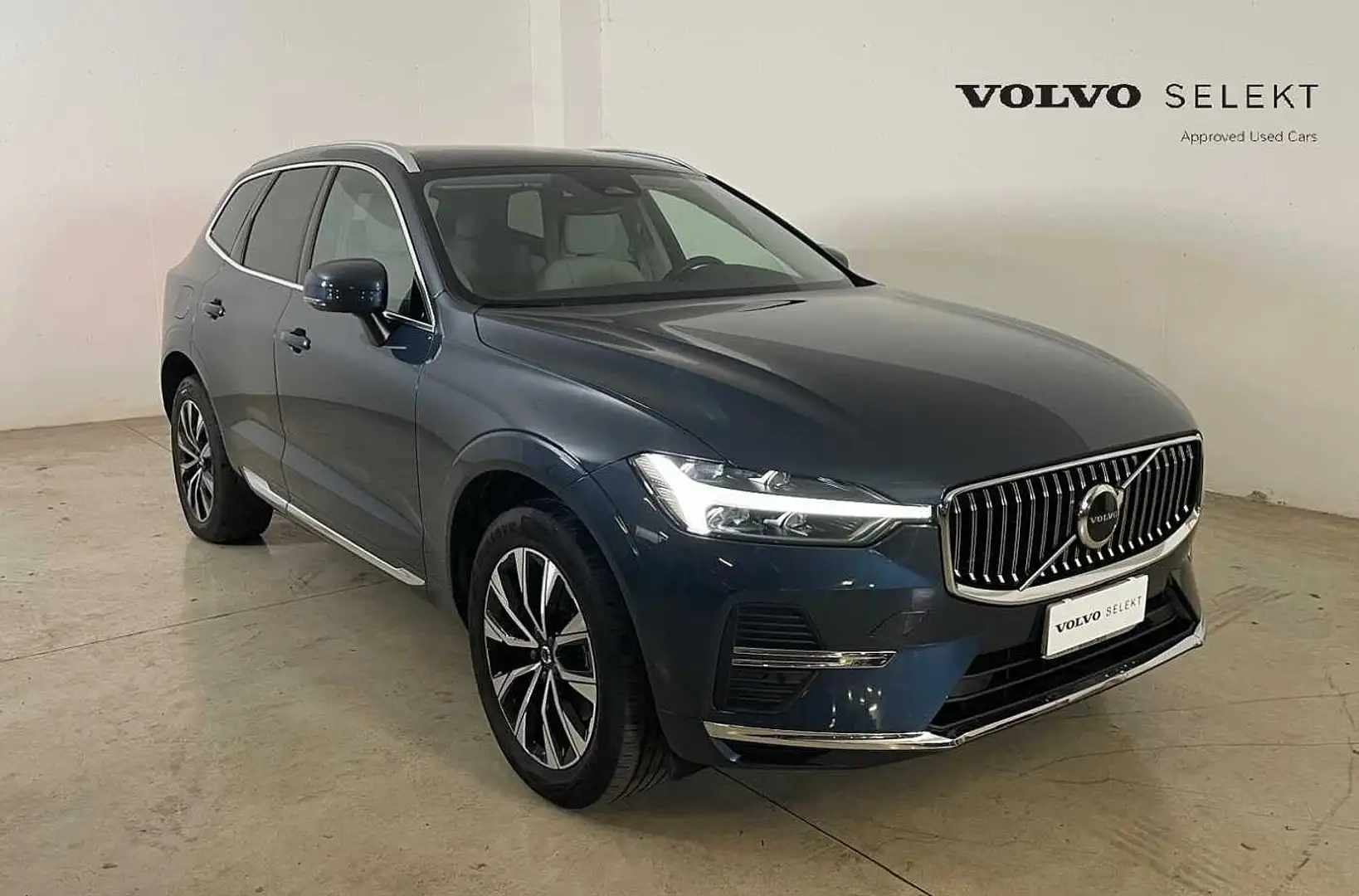 Volvo XC60 Plus, B4 AWD mild hybrid, Diesel, Bright Bleu - 1
