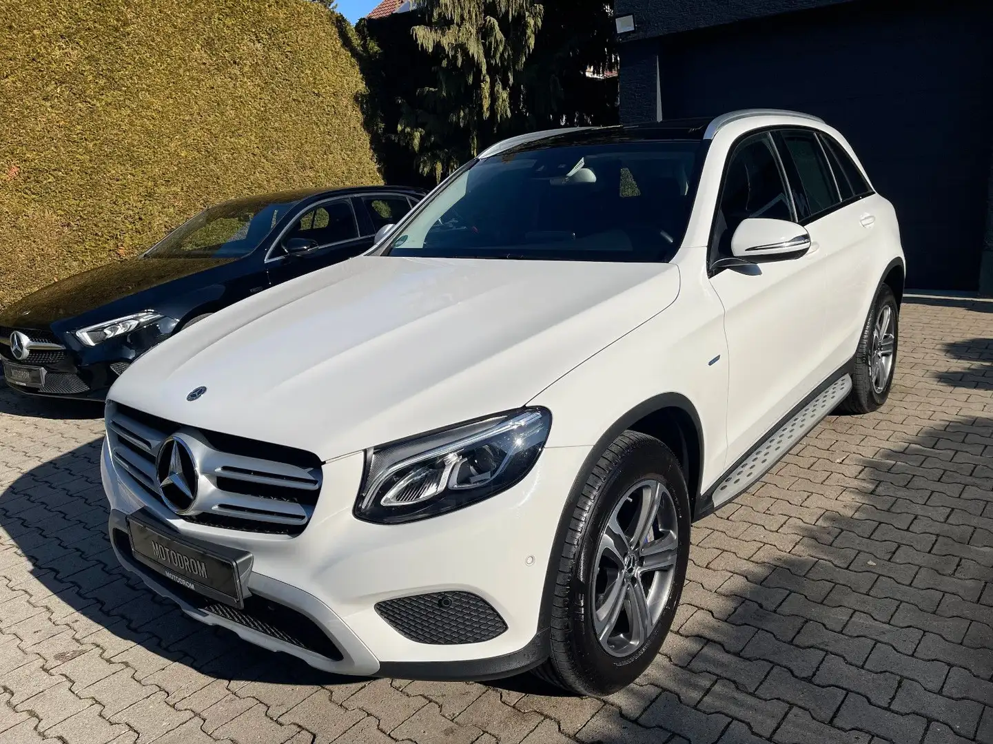 Mercedes-Benz GLC 350 GLC350 e 4Matic PANORAMA AHK KAMERA LEDER Weiß - 2