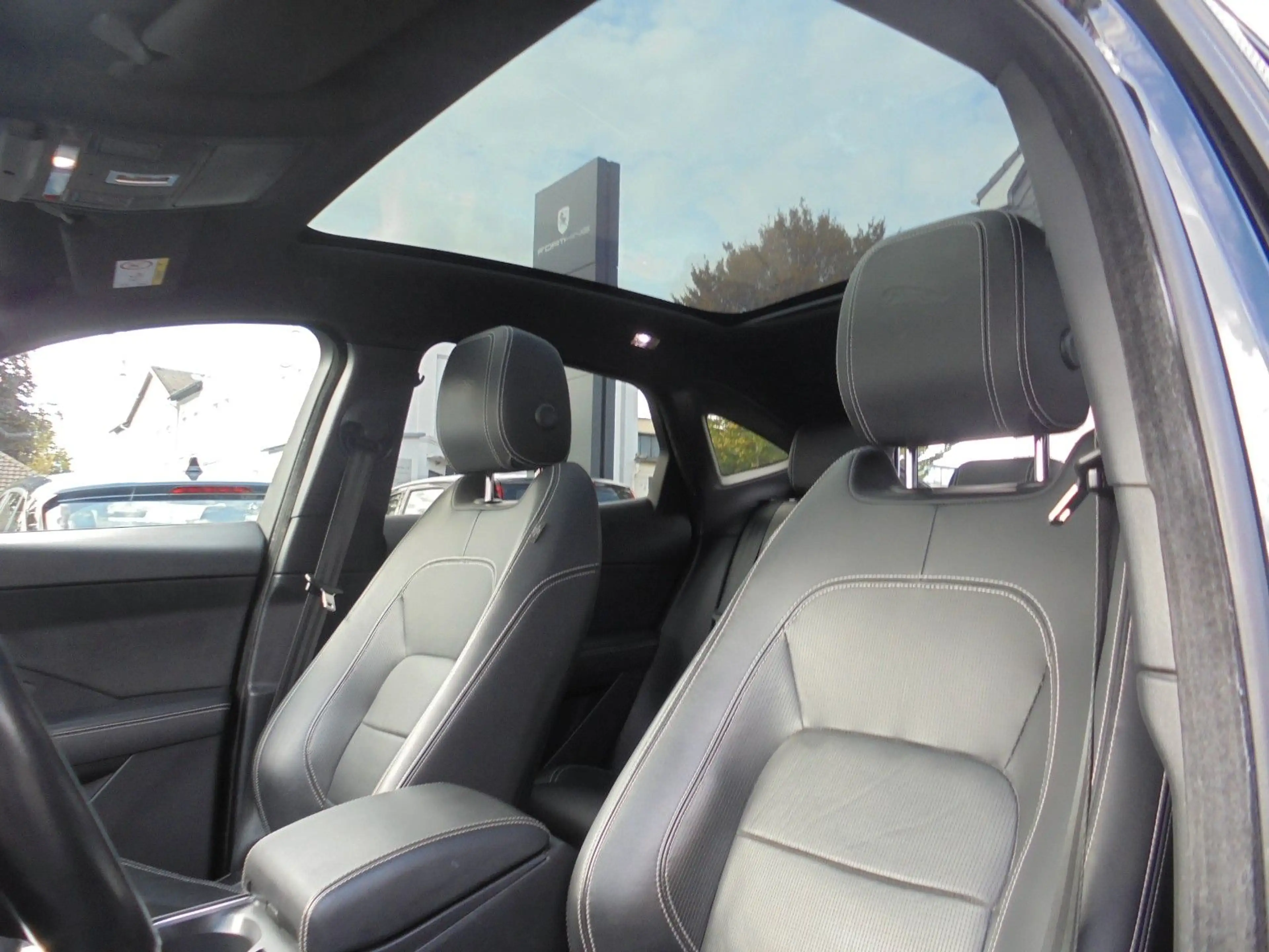 Jaguar E-Pace E-PACE R-Dynamic SE AWD LEDER — photo 10