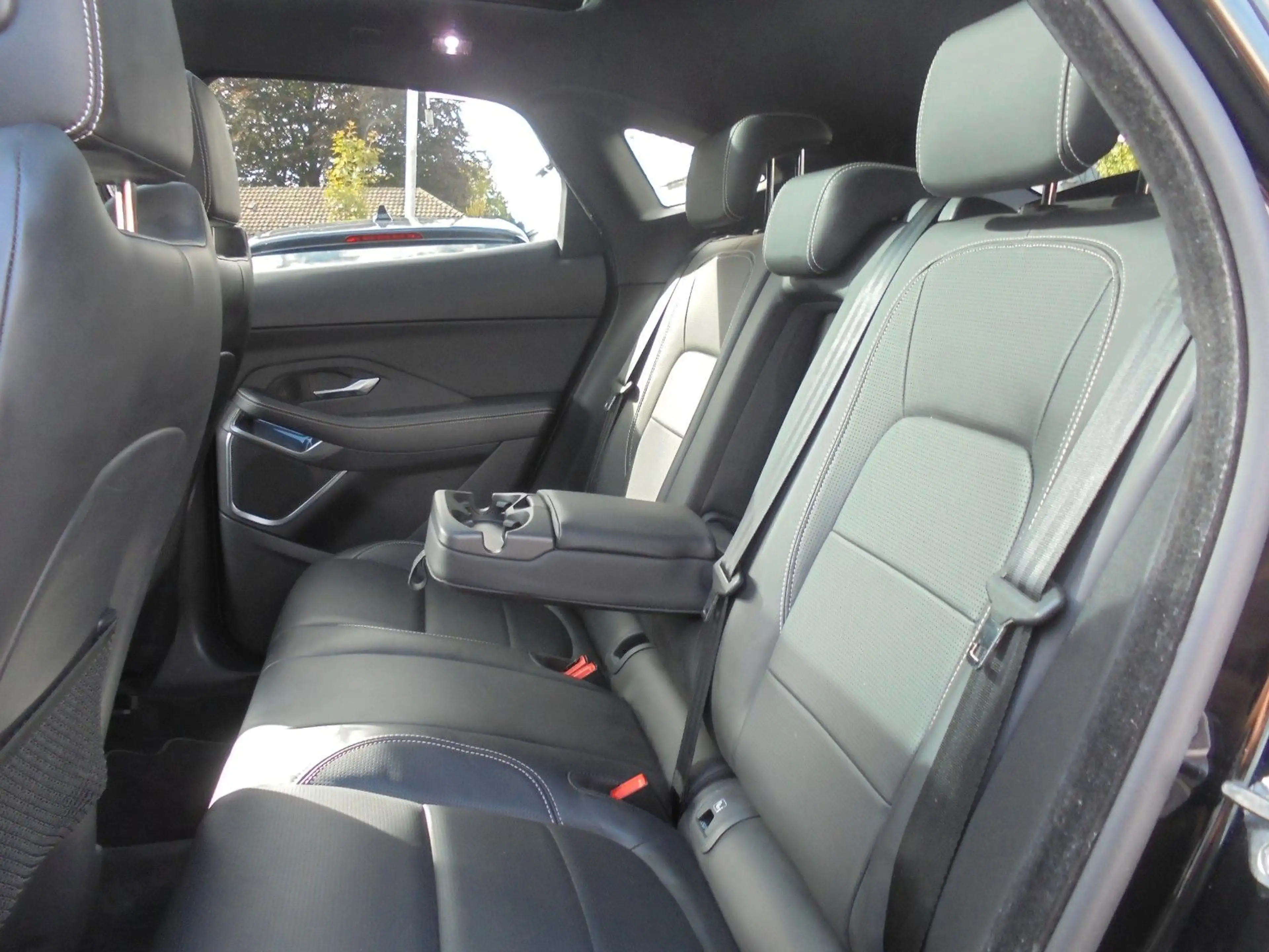Jaguar E-Pace E-PACE R-Dynamic SE AWD LEDER — photo 12