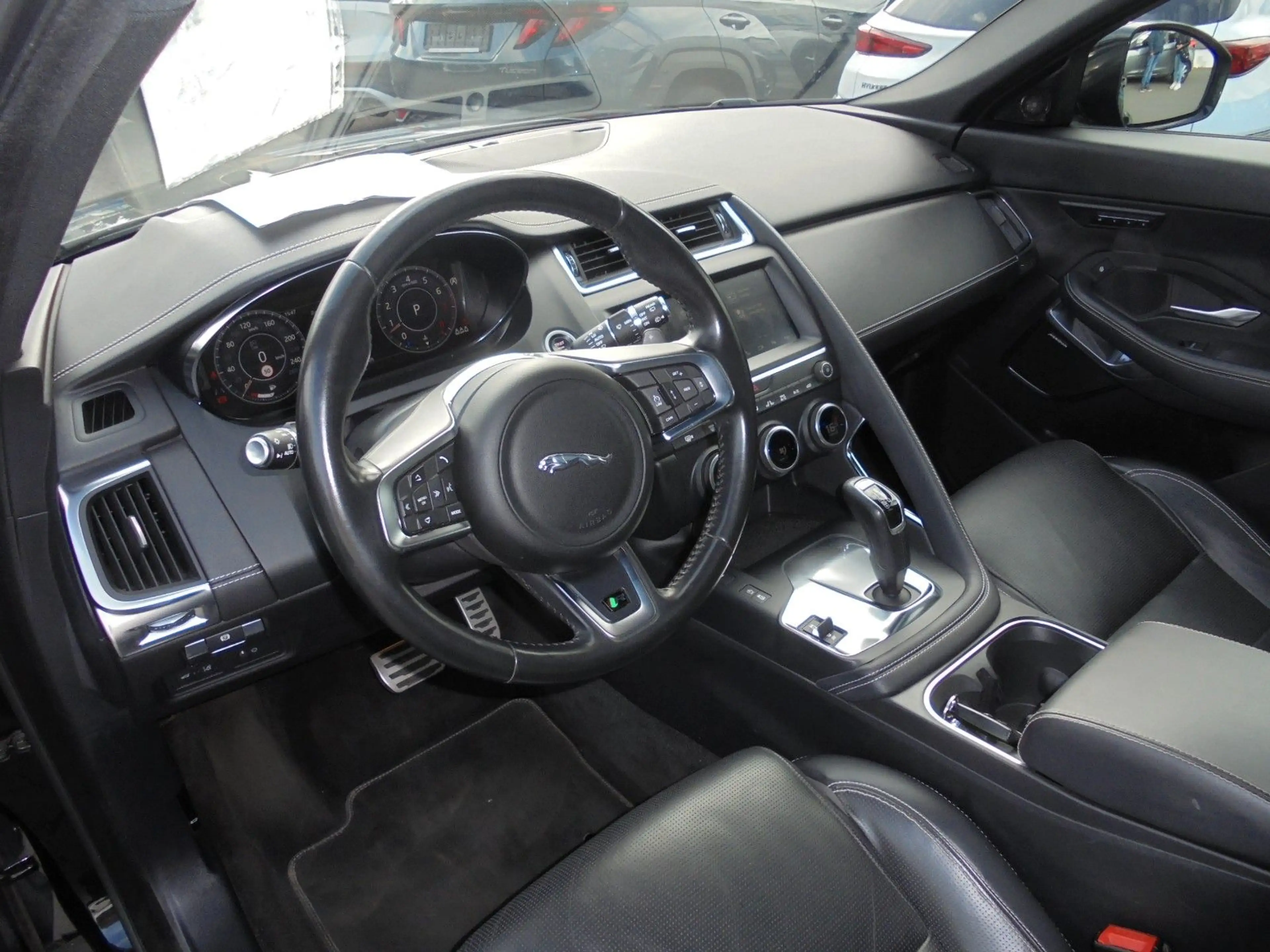 Jaguar E-Pace E-PACE R-Dynamic SE AWD LEDER — photo 8