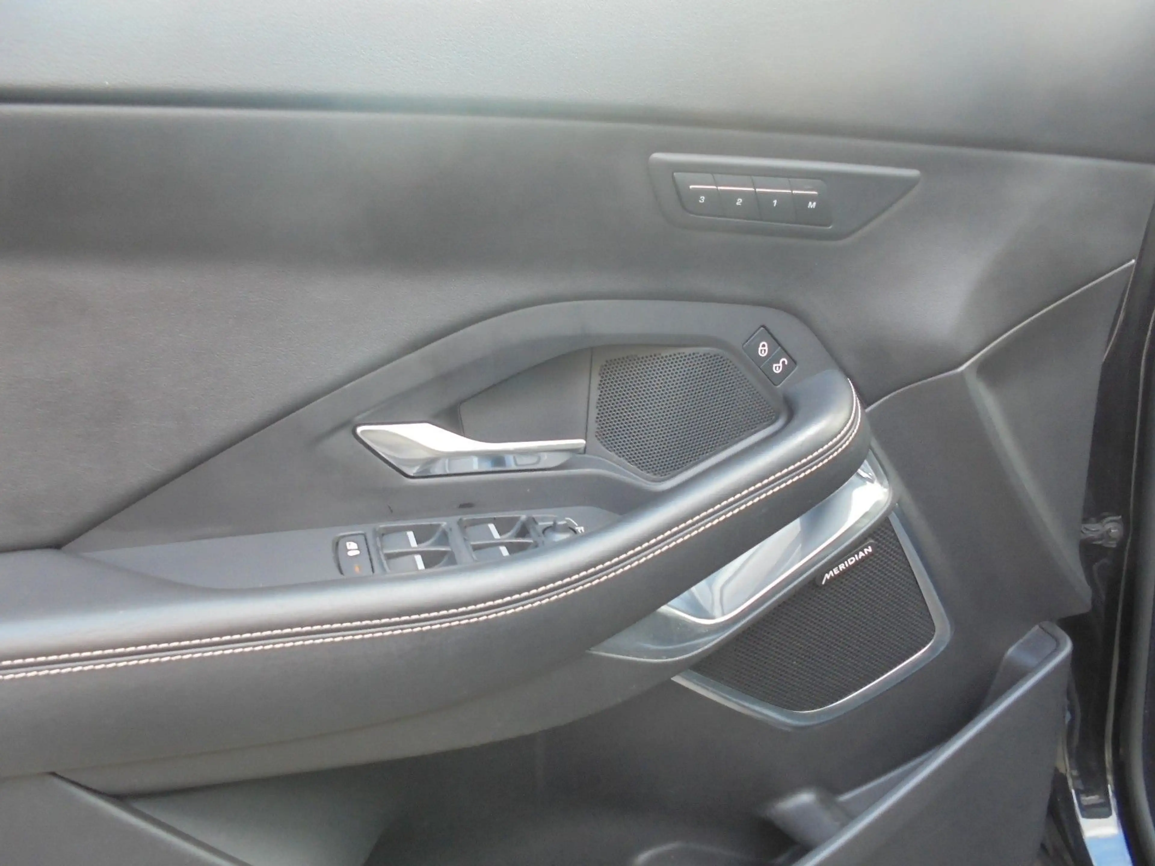 Jaguar E-Pace E-PACE R-Dynamic SE AWD LEDER — photo 13
