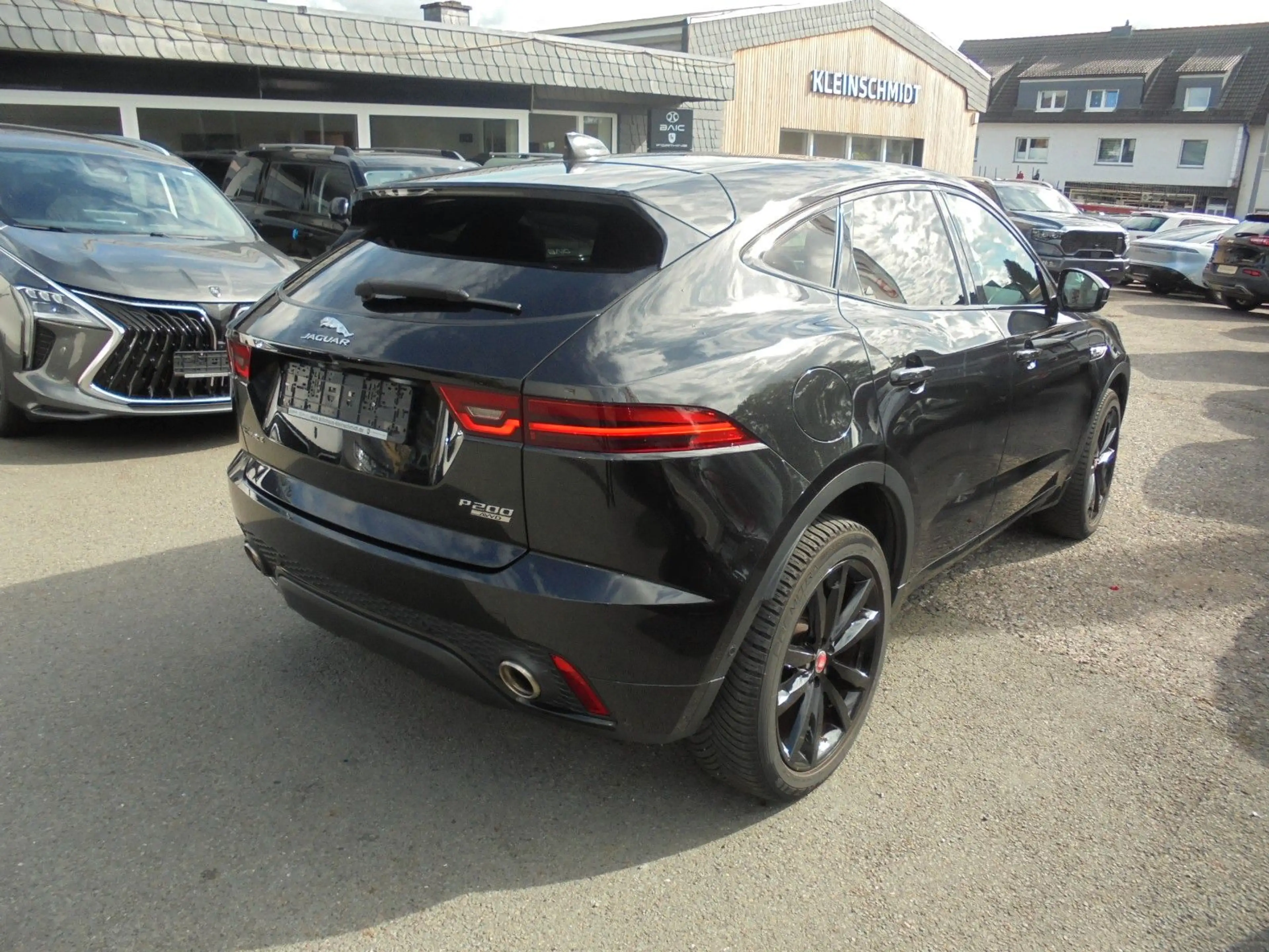 Jaguar E-Pace E-PACE R-Dynamic SE AWD LEDER — photo 4
