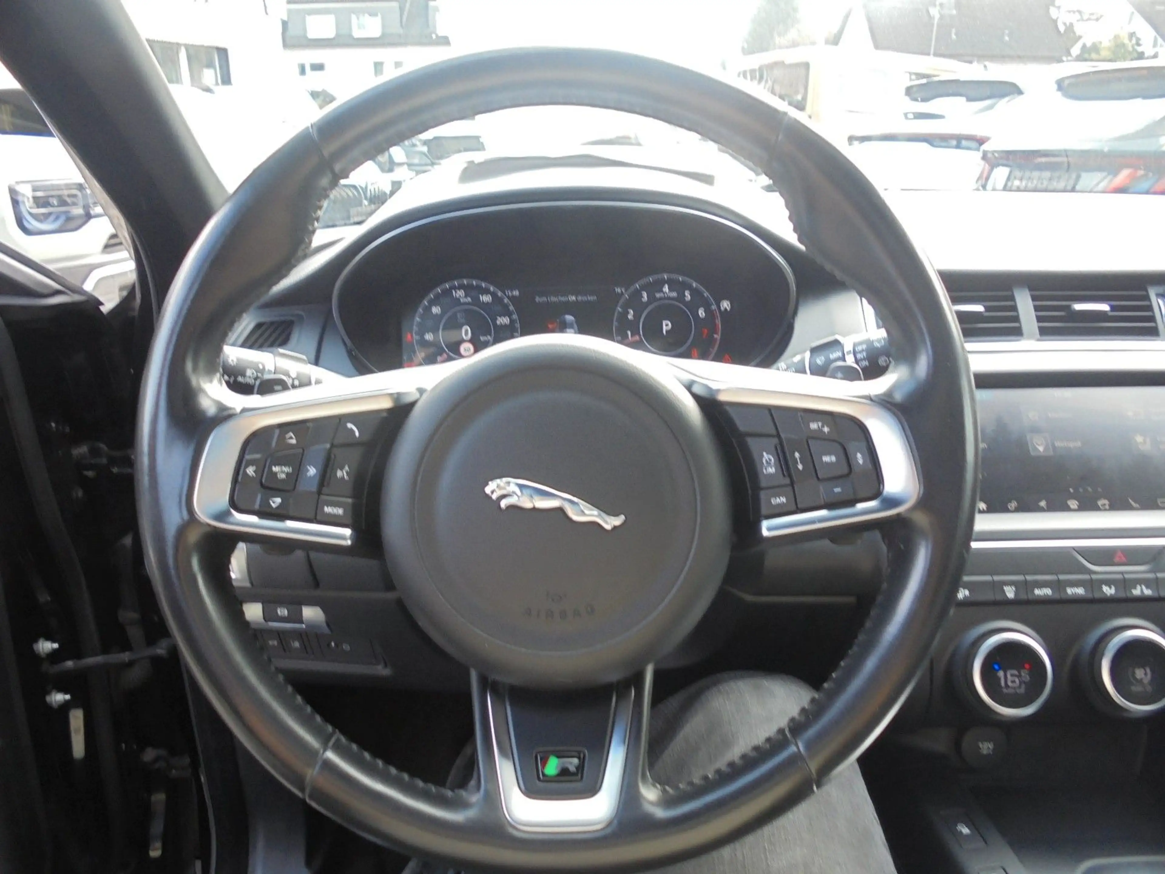 Jaguar E-Pace E-PACE R-Dynamic SE AWD LEDER — photo 9