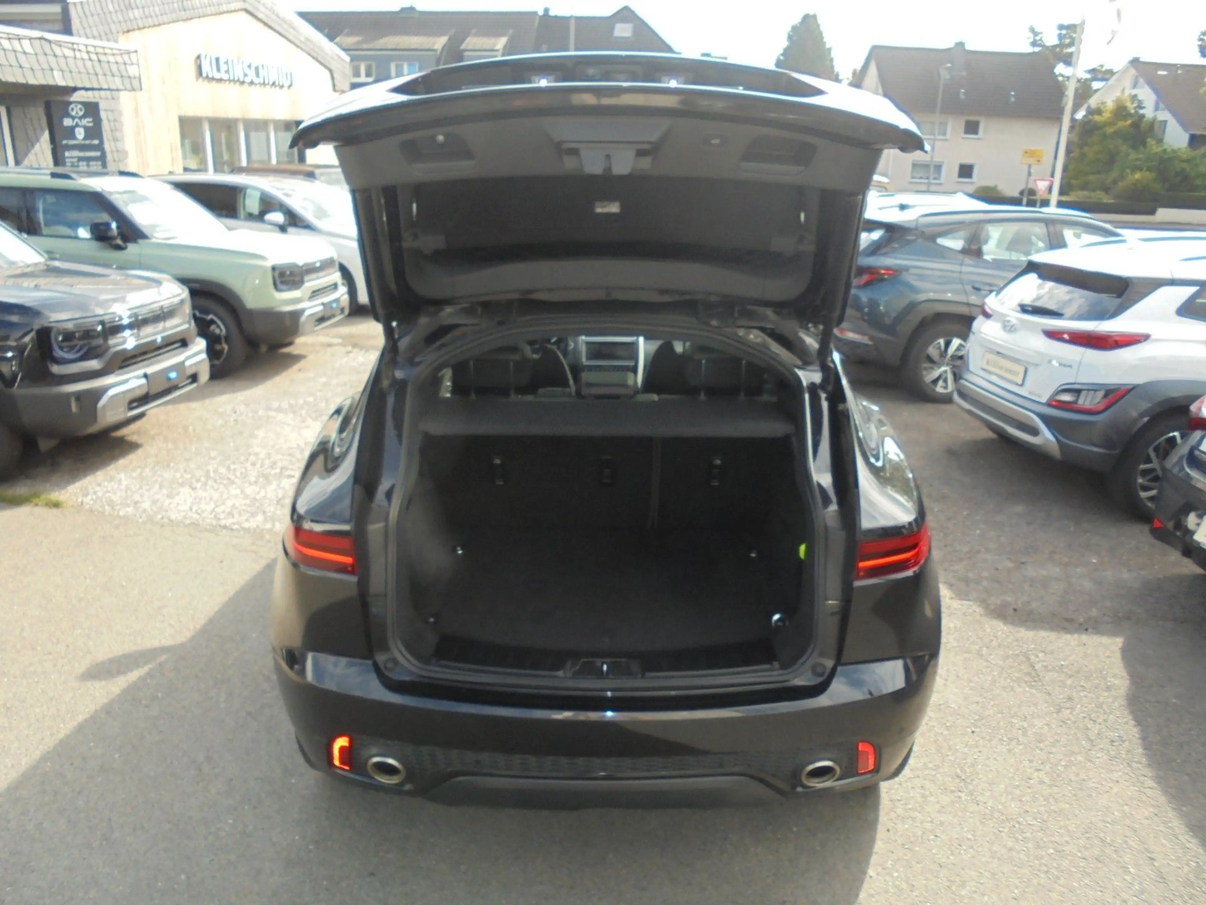 Jaguar E-Pace E-PACE R-Dynamic SE AWD LEDER — photo 7