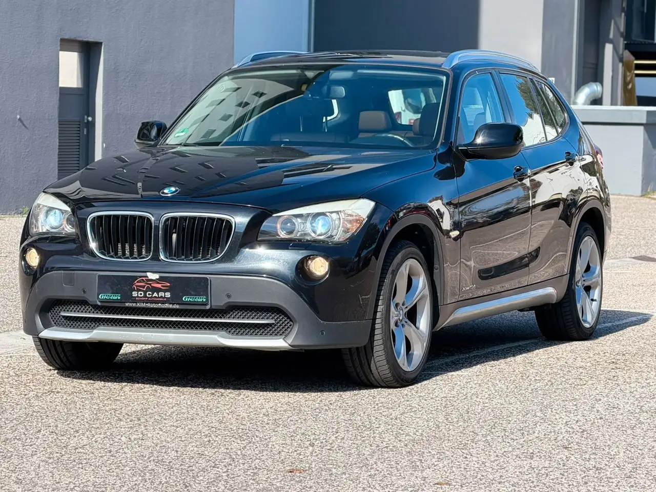 BMW X1 xDrive 18 d* Automatik* Leder*Pano*Xenon*PDC* — photo 1 of 24