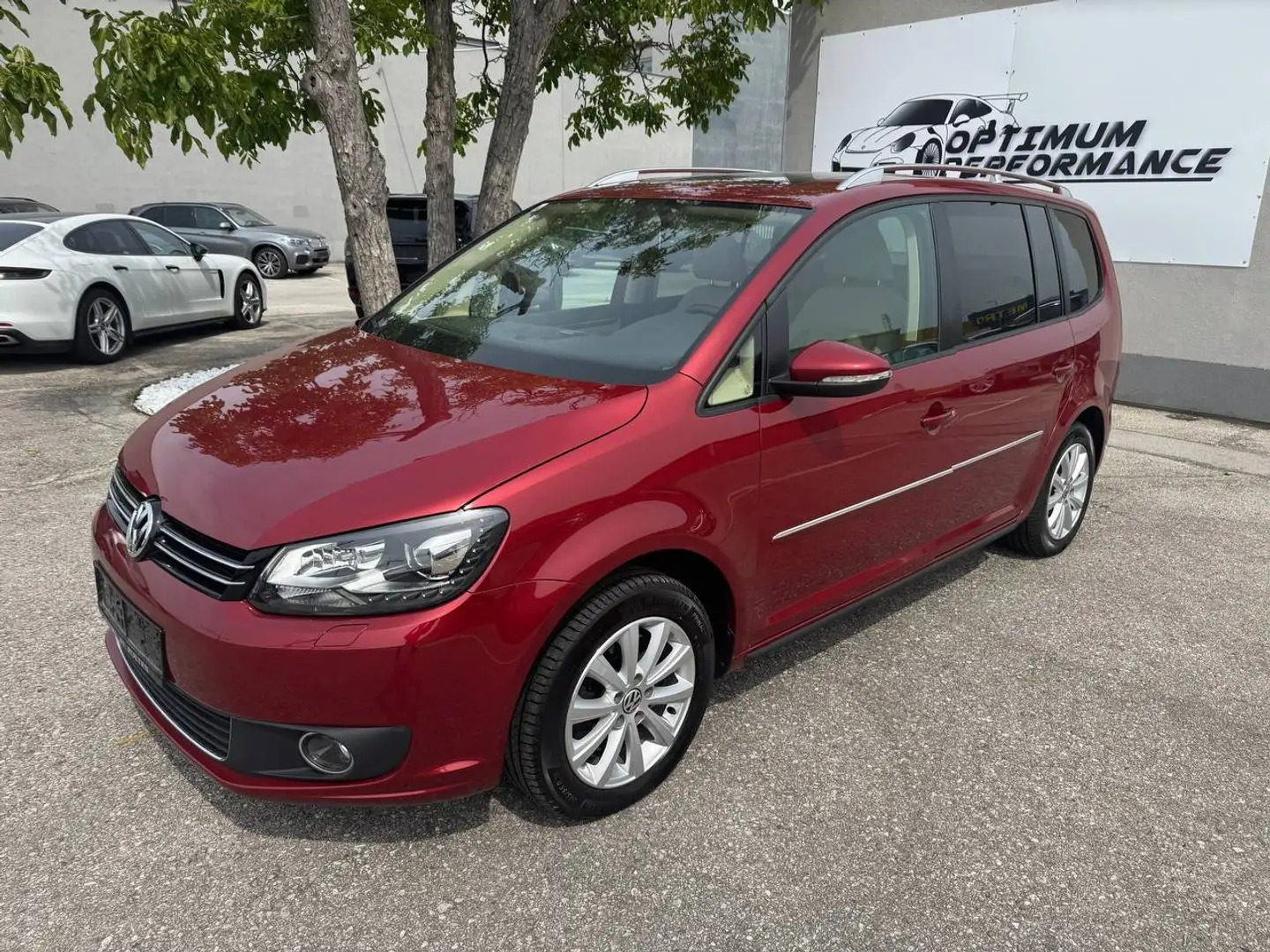 Volkswagen Touran 2,0 TDI Sky Highline DSG Rouge - 1