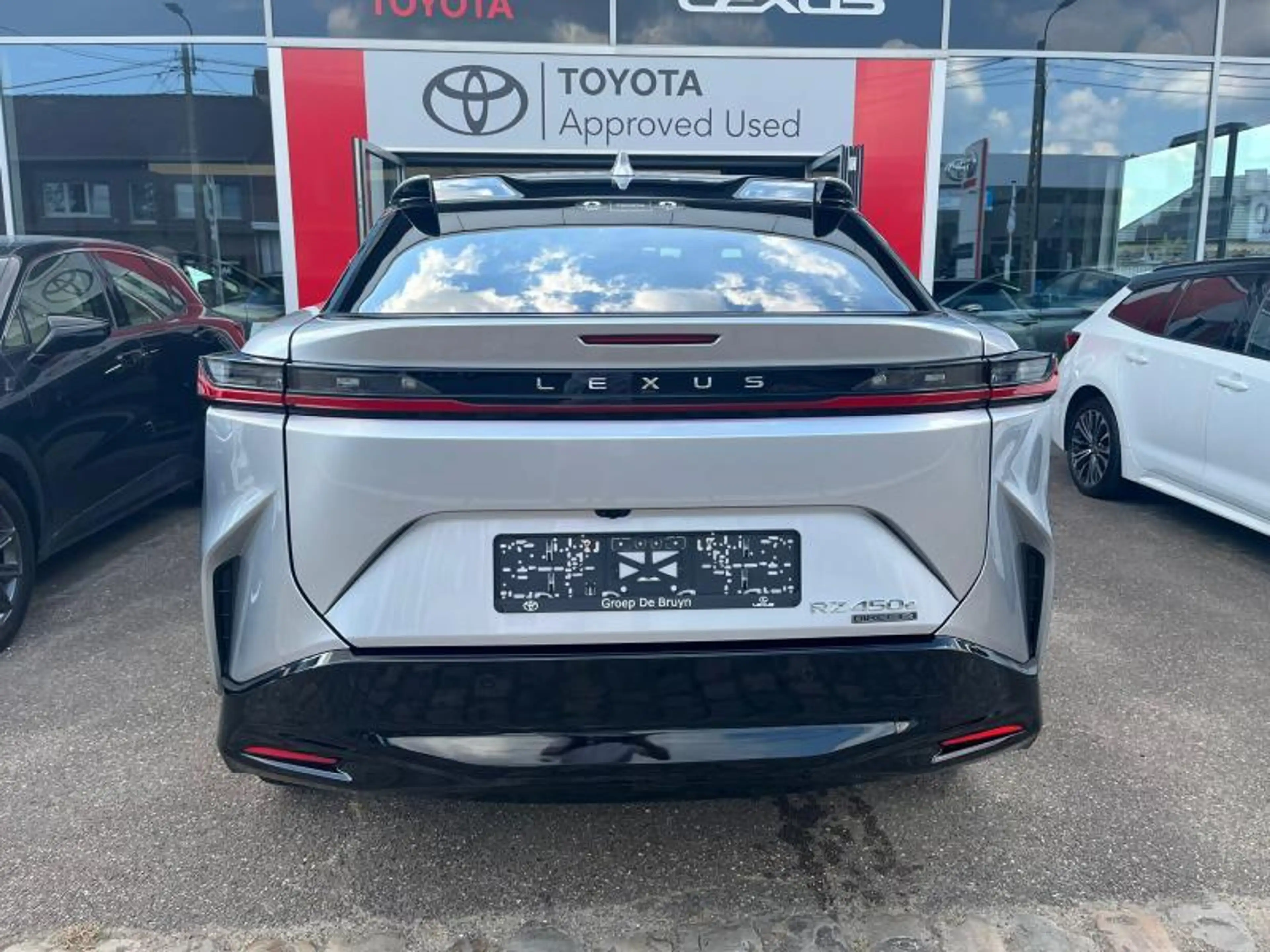 Lexus RZ Privilege Line — photo 4