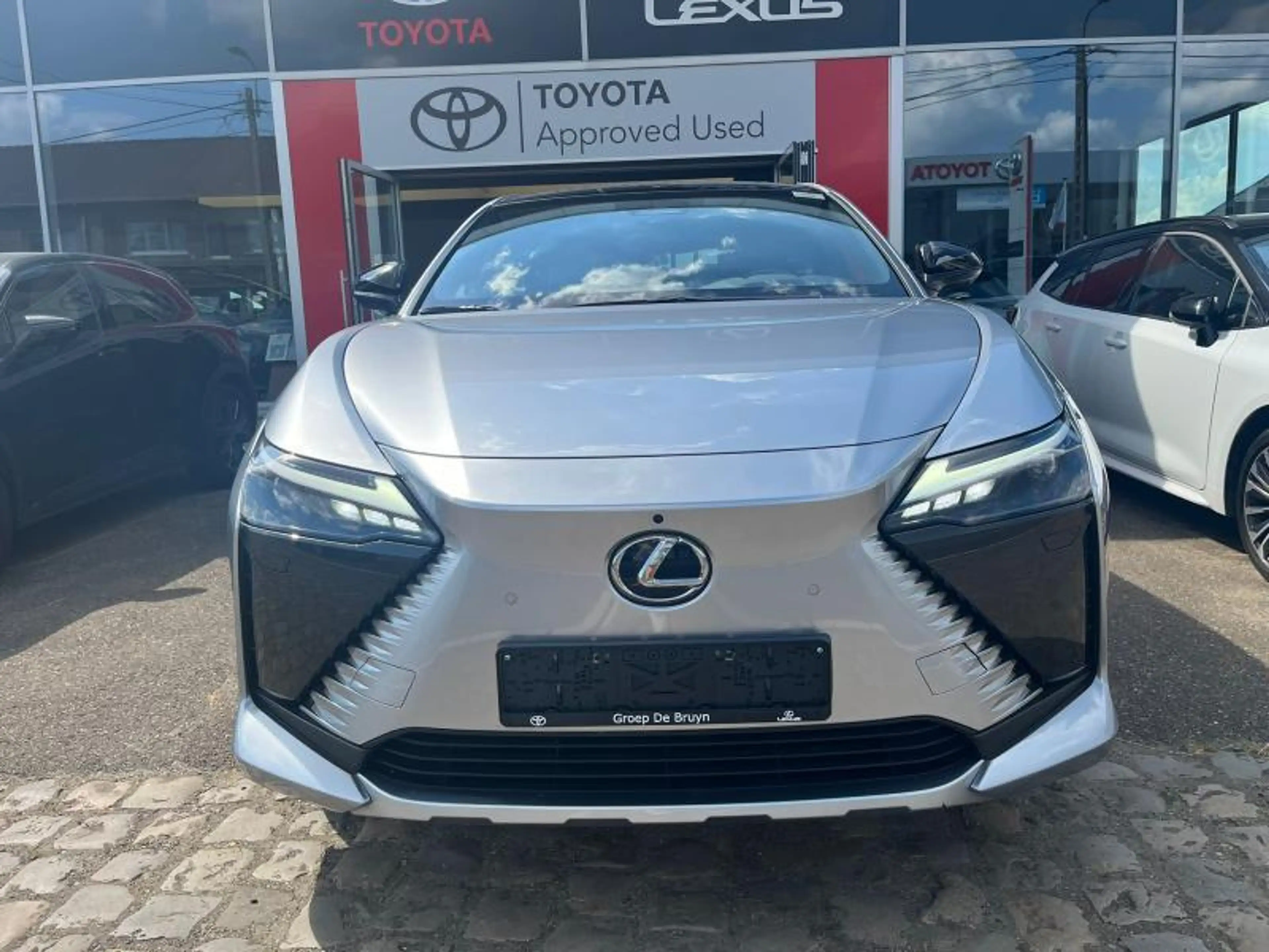 Lexus RZ Privilege Line — photo 2