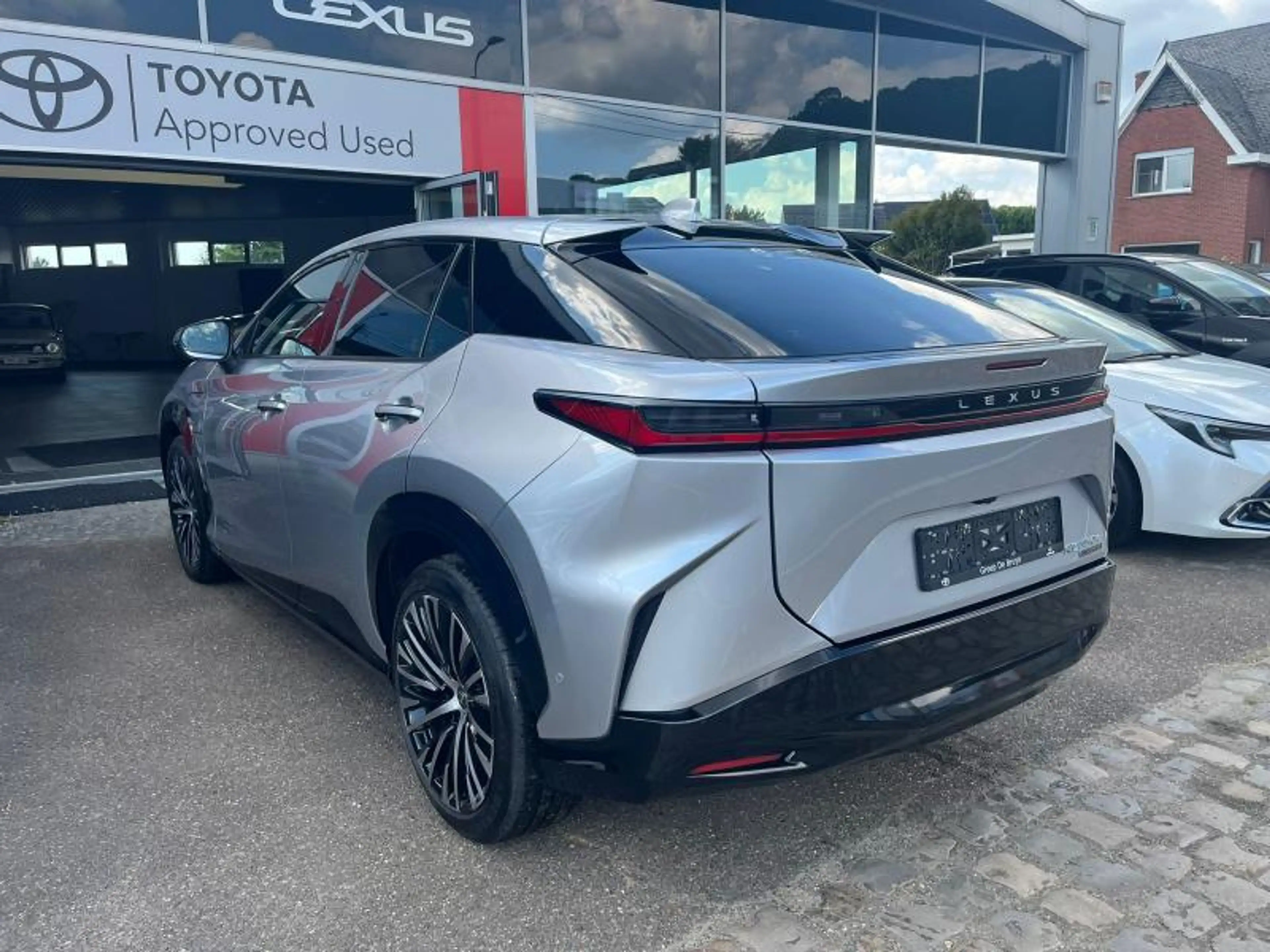 Lexus RZ Privilege Line — photo 5