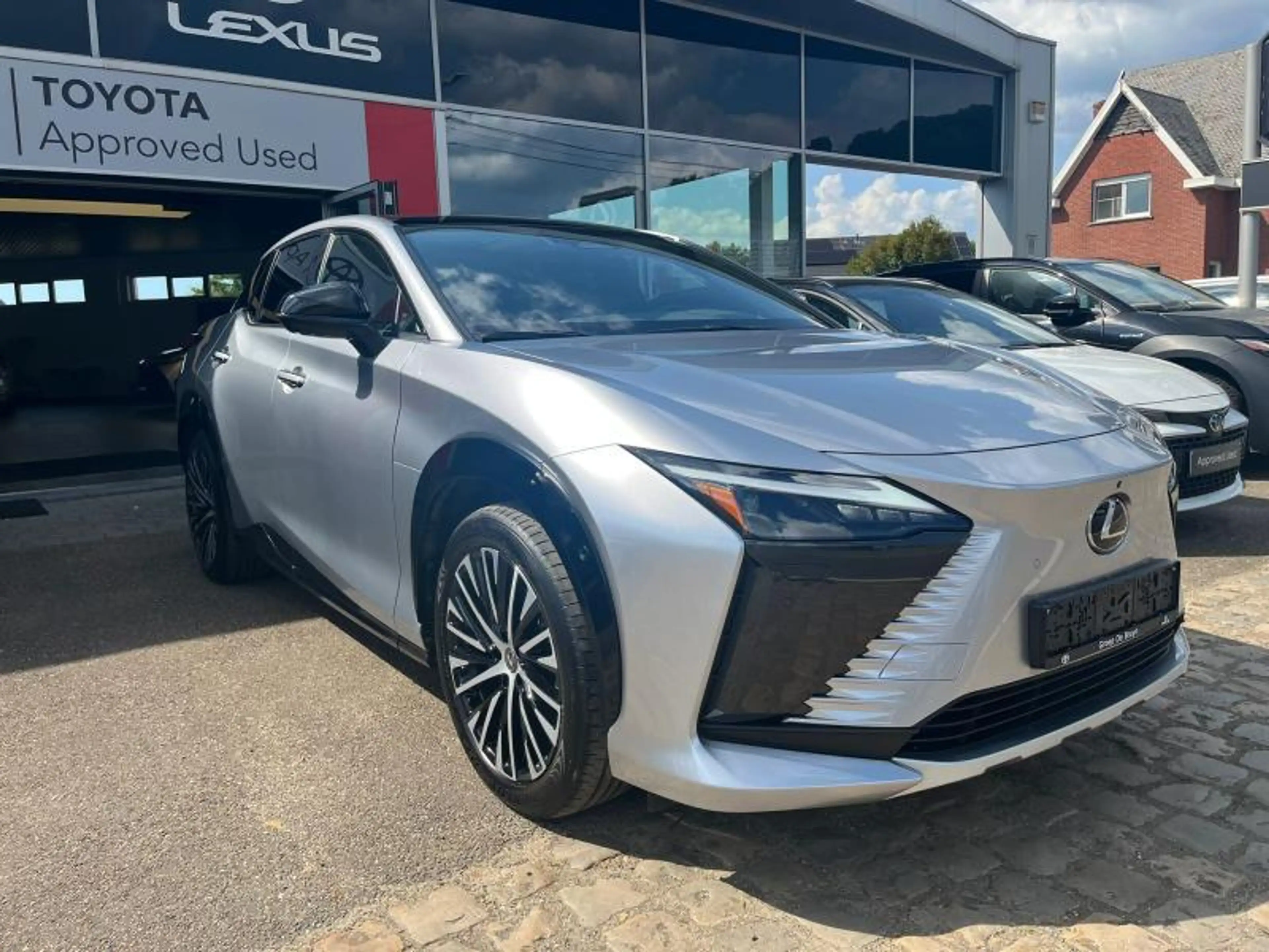 Lexus RZ Privilege Line