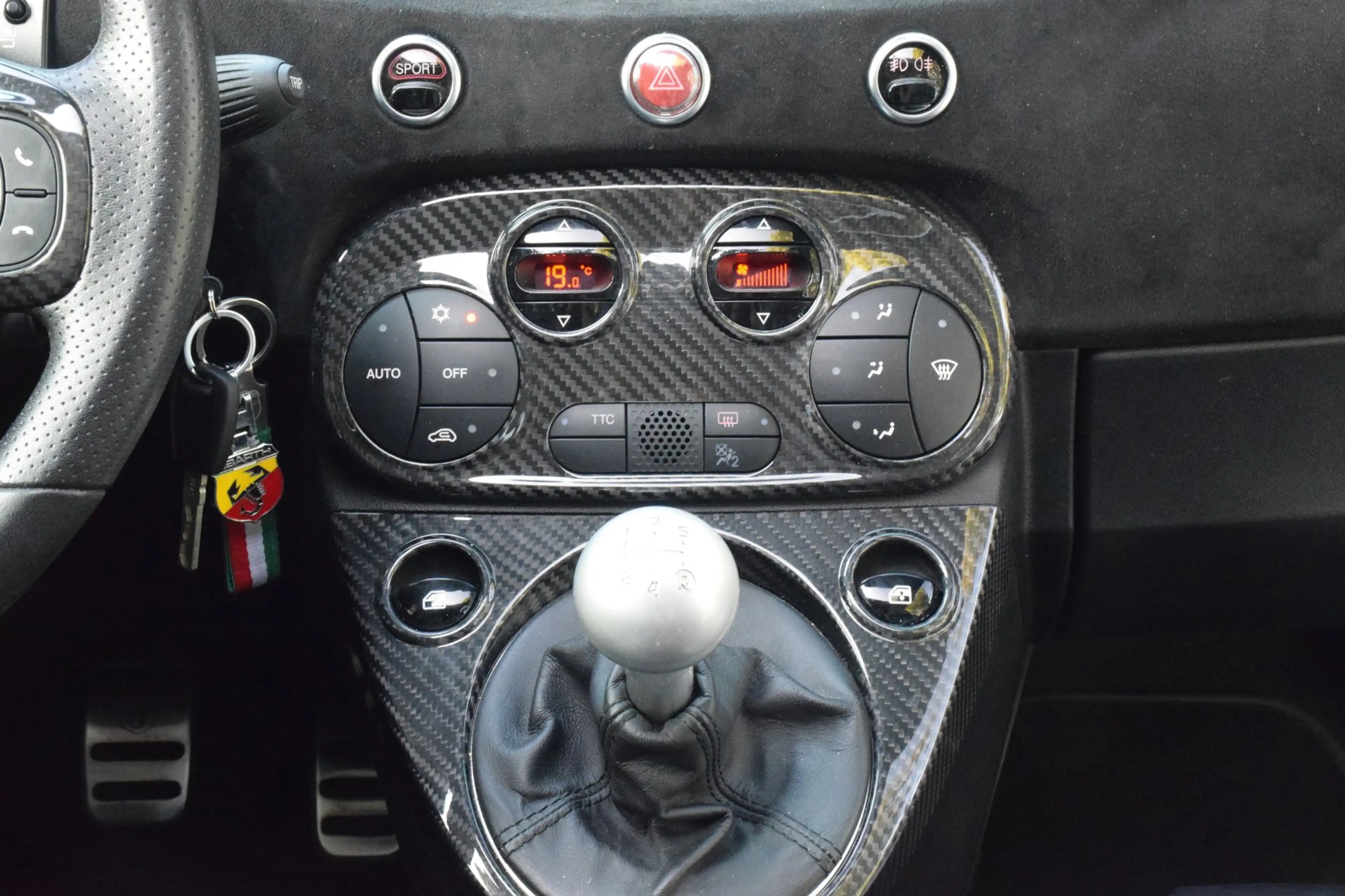 Fiat 500 Abarth Turismo Pack Rosso/Garantie/Carplay/Carbon — photo 13