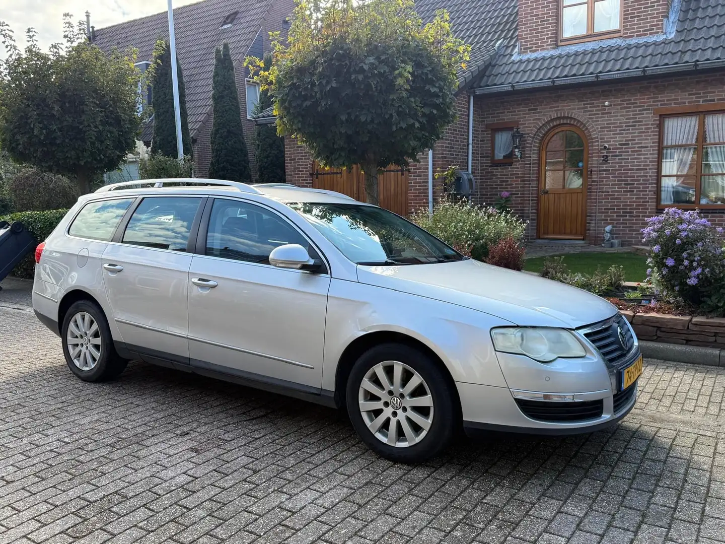 Volkswagen Passat 2.0 FSI Comfortl.Bns Grijs - 1