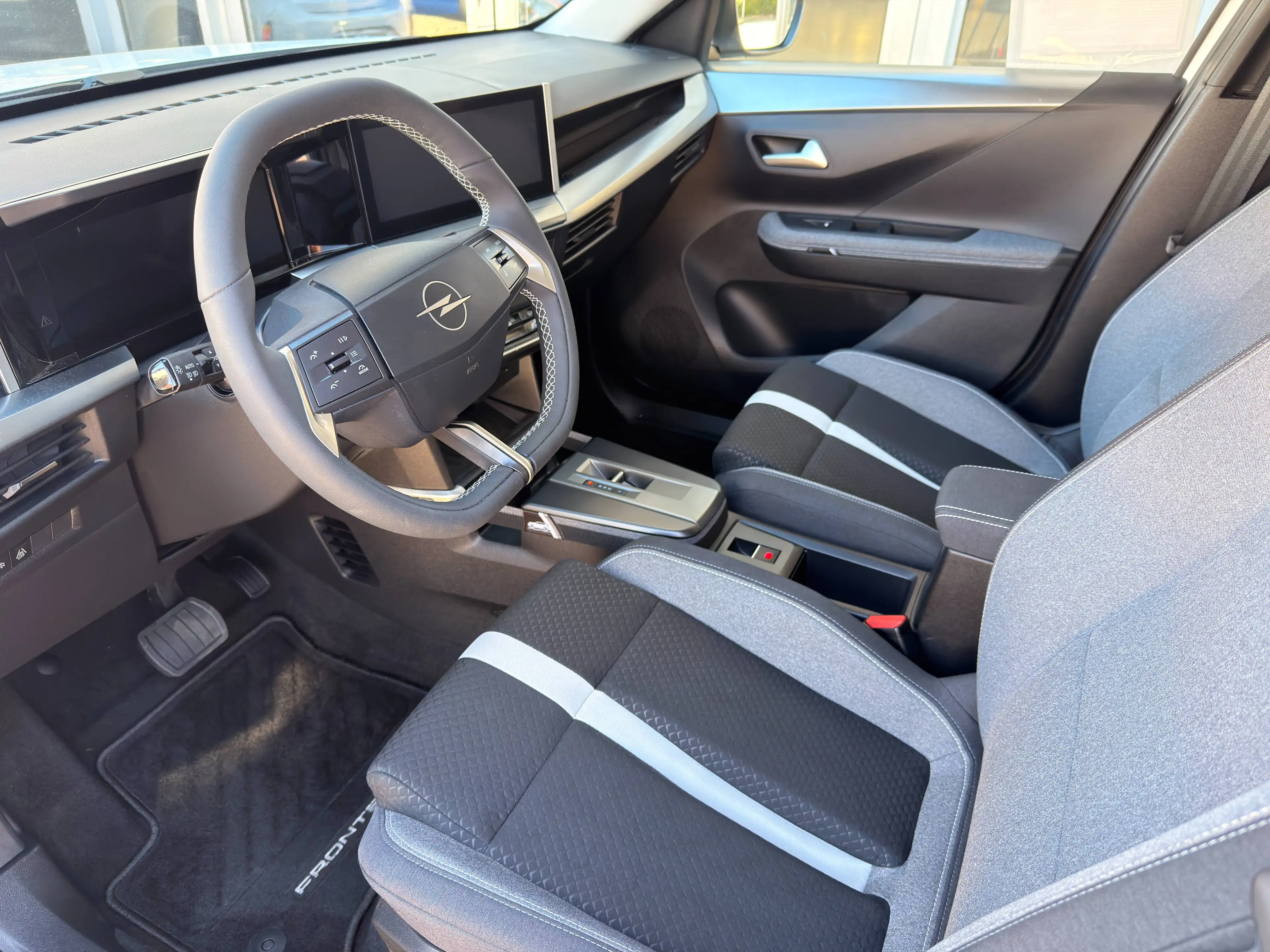 Opel Frontera GS 1.2 MildHybrid,AHK,LED,Navi,Sitzheizung,Allwetterreifen,PDC,Alufelgen,Rückfahrkamera — photo 14