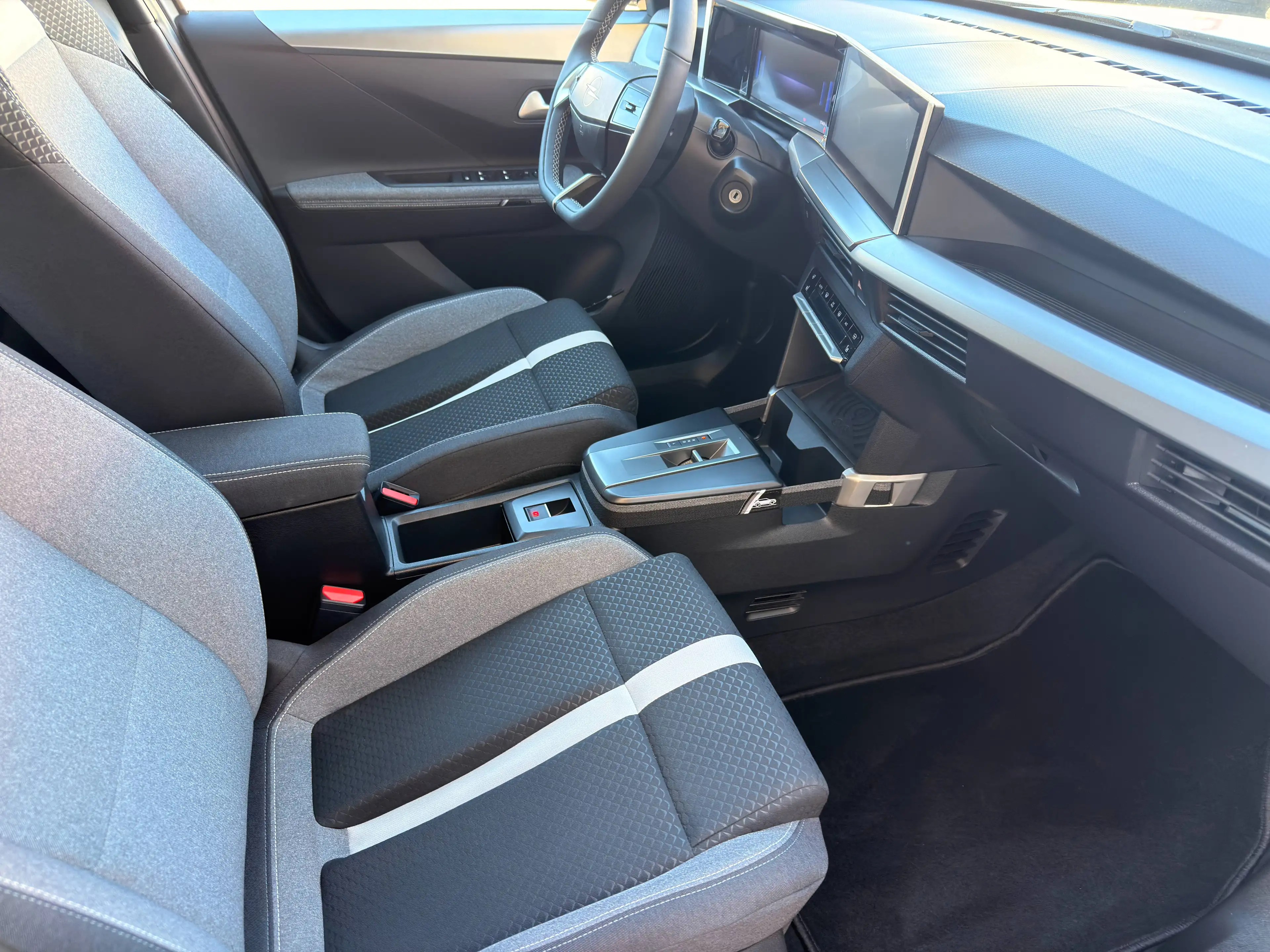Opel Frontera GS 1.2 MildHybrid,AHK,LED,Navi,Sitzheizung,Allwetterreifen,PDC,Alufelgen,Rückfahrkamera — photo 15