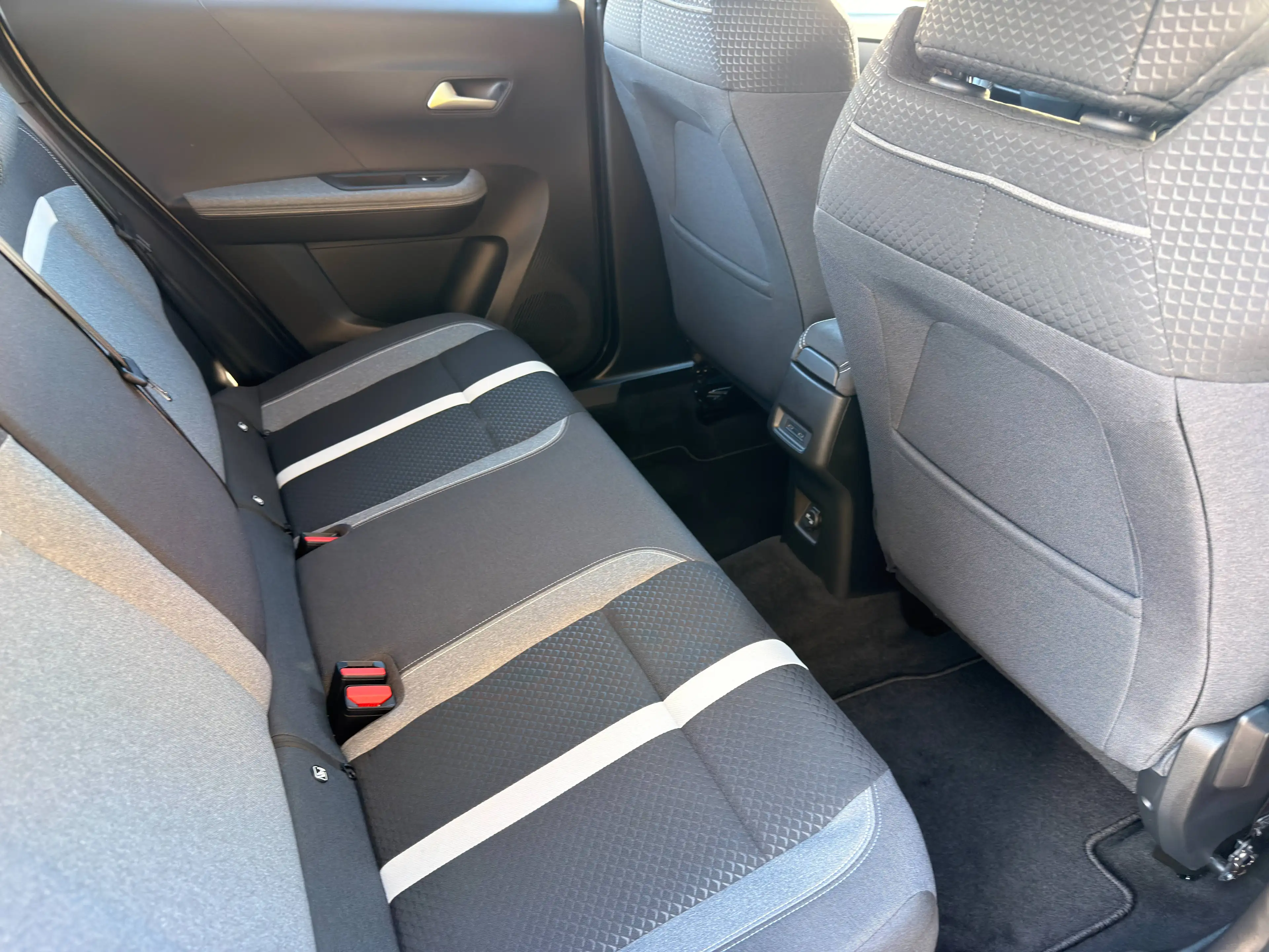 Opel Frontera GS 1.2 MildHybrid,AHK,LED,Navi,Sitzheizung,Allwetterreifen,PDC,Alufelgen,Rückfahrkamera — photo 2