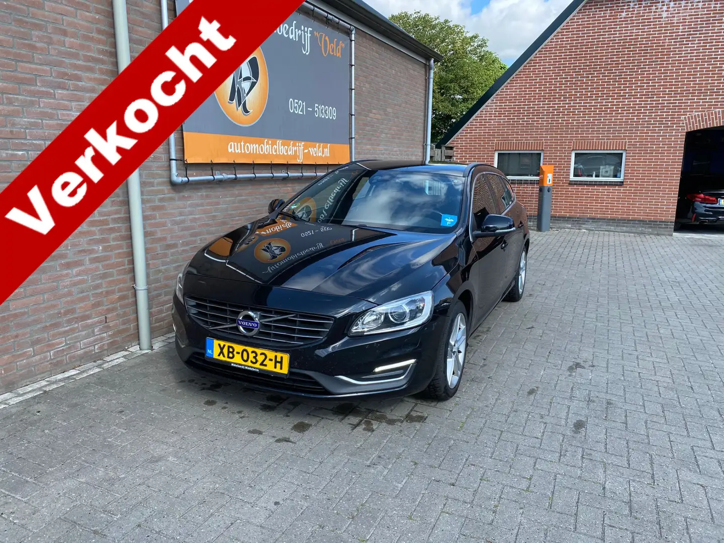 Volvo V60 2.0 D4 Summum Noir - 1