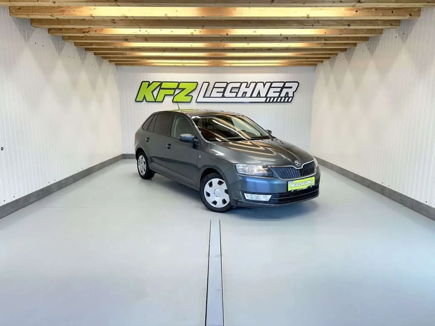 Skoda Rapid/Spaceback 1,6 TDI DSG TEMP*KLIMA*PDC Grau - 1