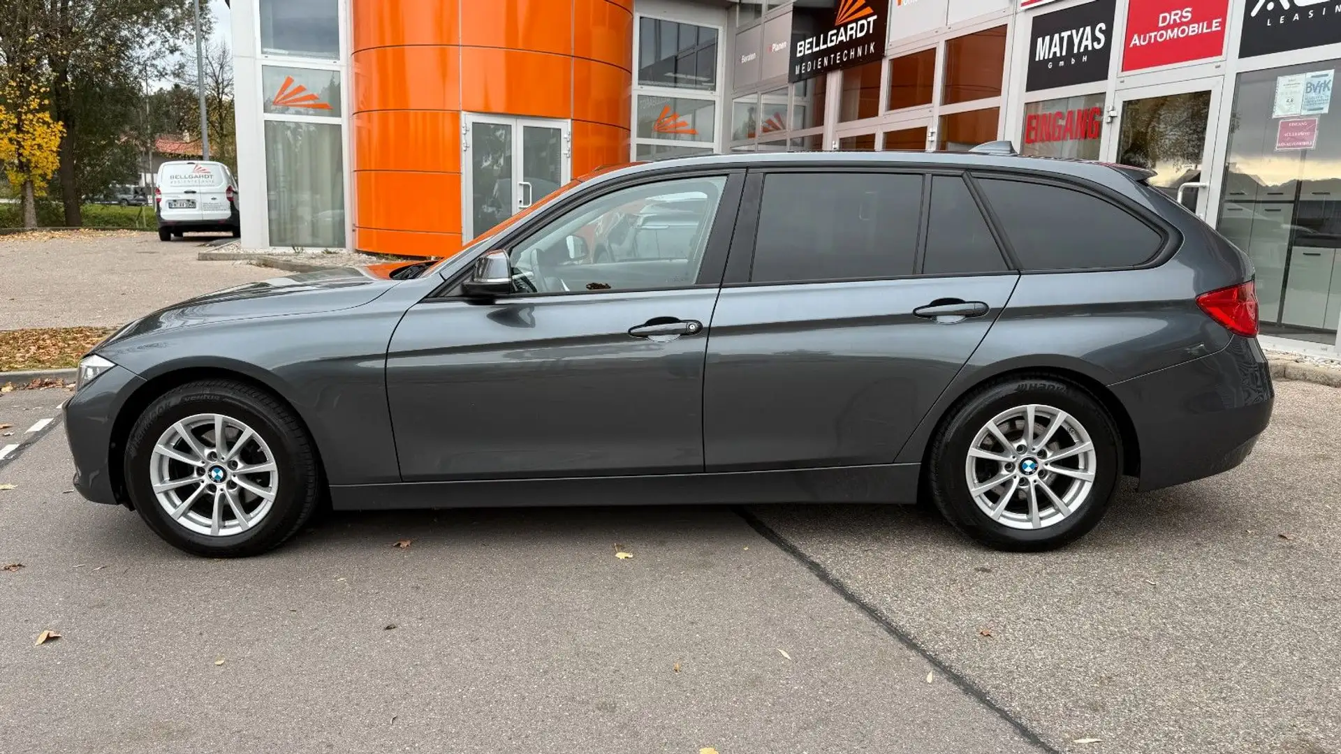 BMW 318 3 Touring 318 d xDrive/Navi/SHZ/Klimaautomatik Grigio - 2