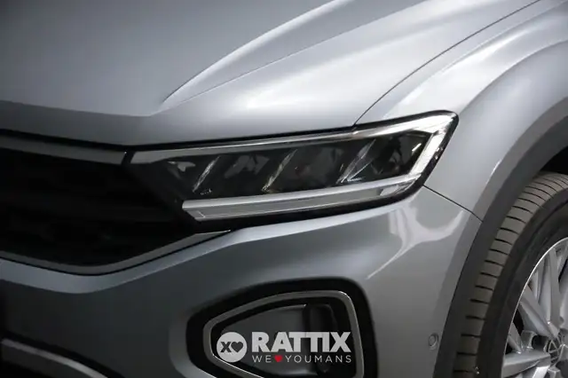 Volkswagen T-Roc view 3