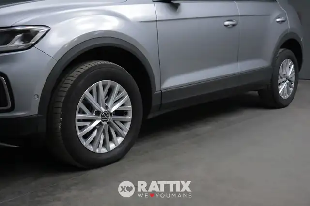 Volkswagen T-Roc view 4