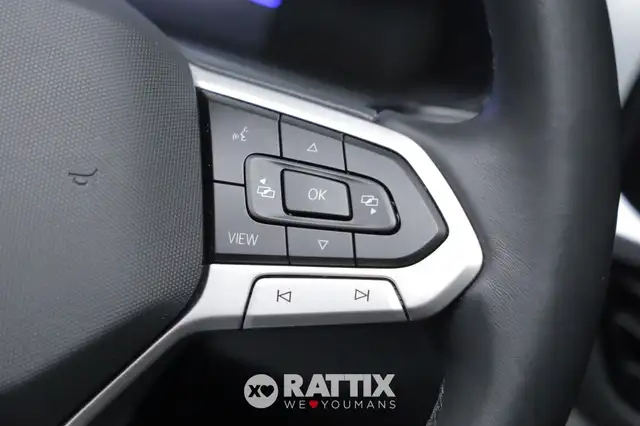 Volkswagen T-Roc view 11