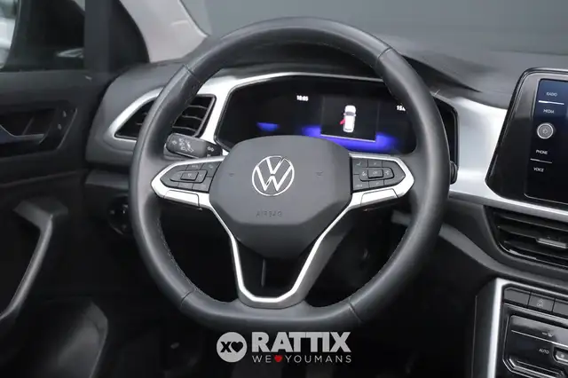 Volkswagen T-Roc view 9