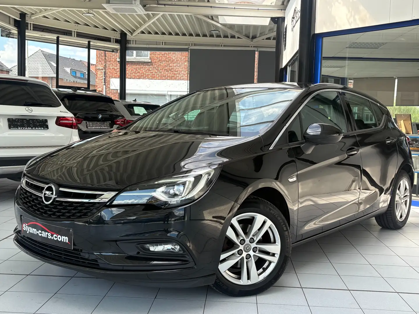 Opel Astra Astra 1.0i *XENON * CUIR * GPS * PDC * JANTES * Schwarz - 1