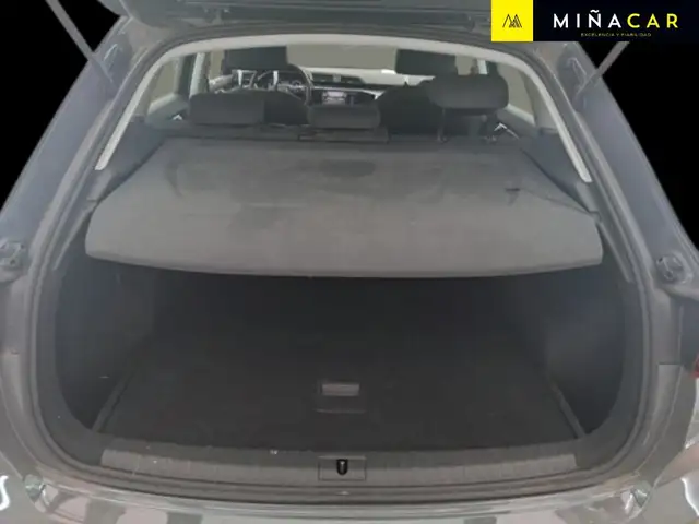 Audi Q3 view 6