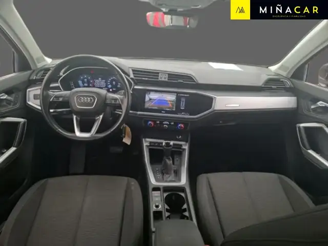 Audi Q3 view 3