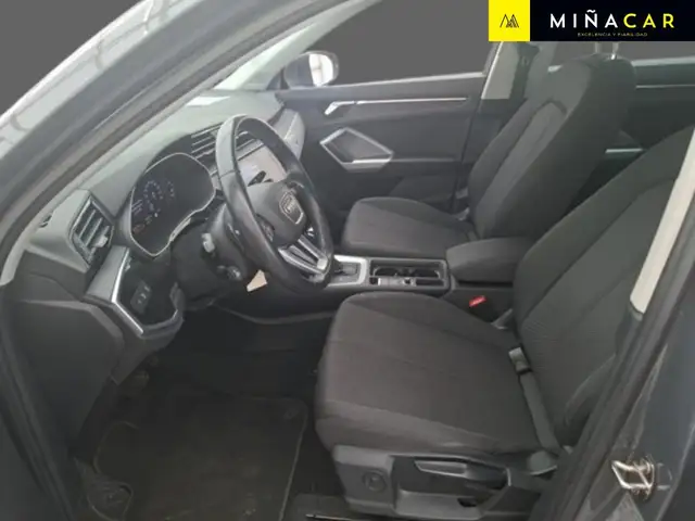 Audi Q3 view 4