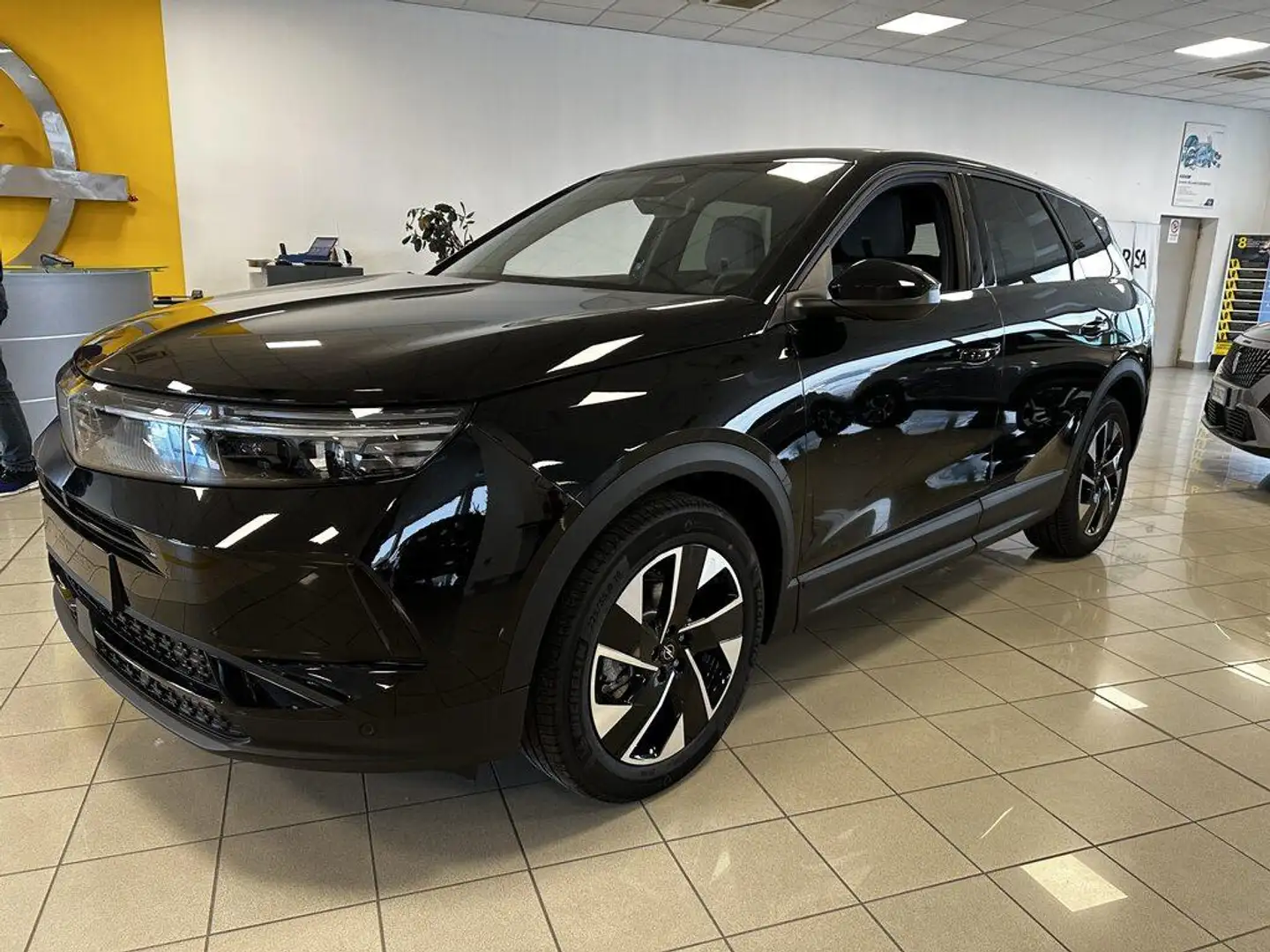 Opel Grandland 1.2 hybrid Edition 136cv e-dcs6 Negro - 1