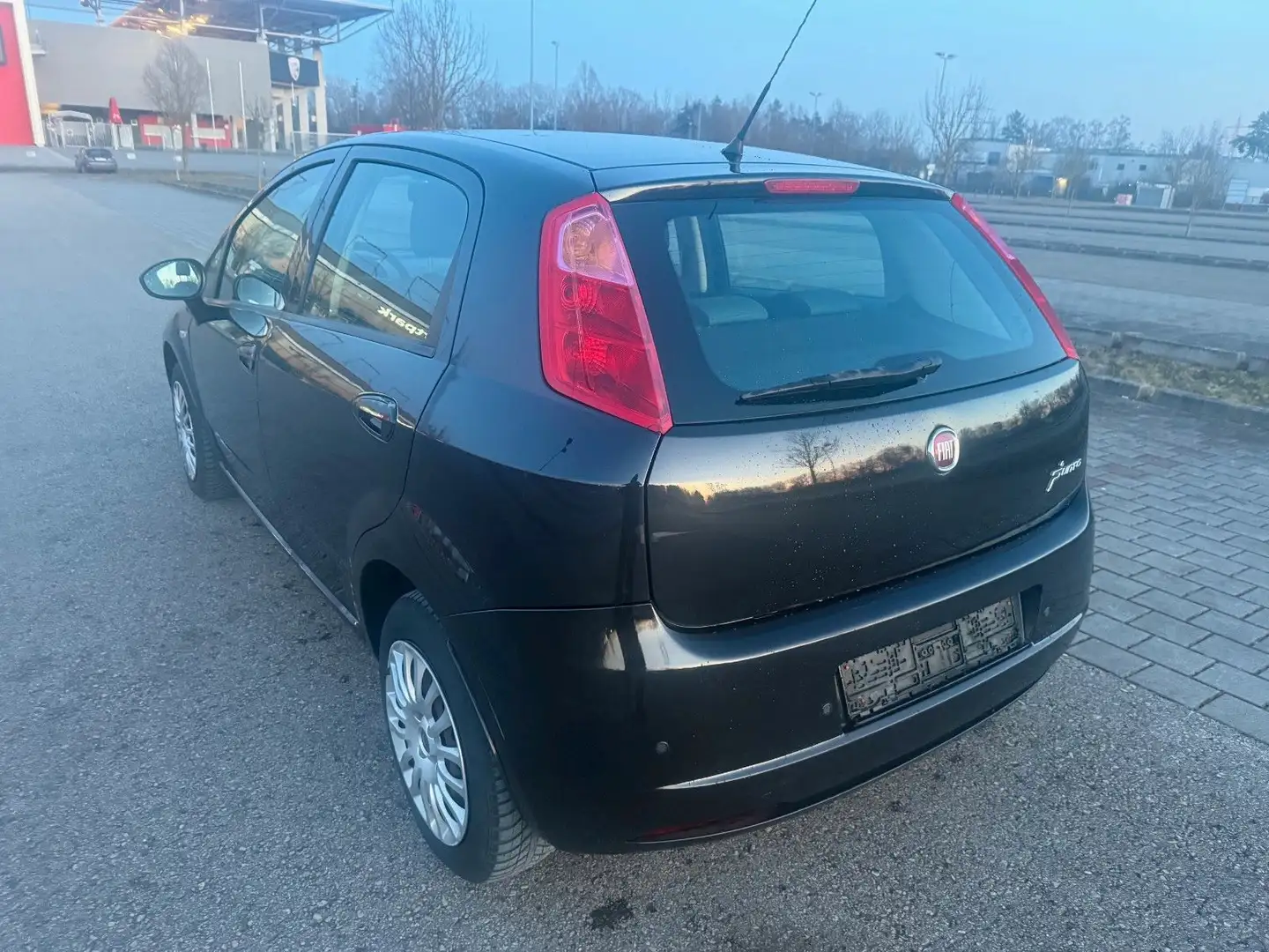 Fiat Grande Punto 1.4 8V Dynamic Schwarz - 2