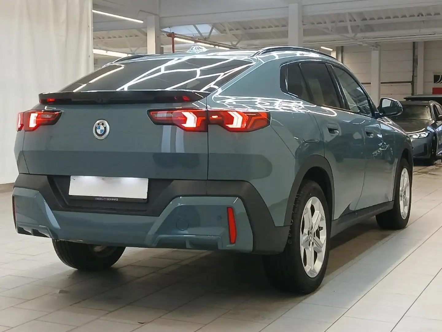 BMW X2 18d sDrive AHK/ACC/ADAPTLED/MMRY/360°/HUD Grün - 2