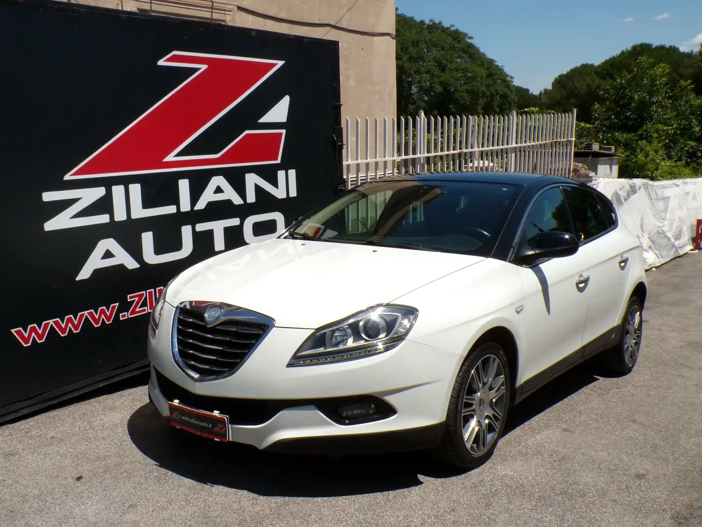 Lancia Delta 1.6 mjt UNIPRO'..AUTOM..PELLE..NAVI..BLUETOOTH Bianco - 1