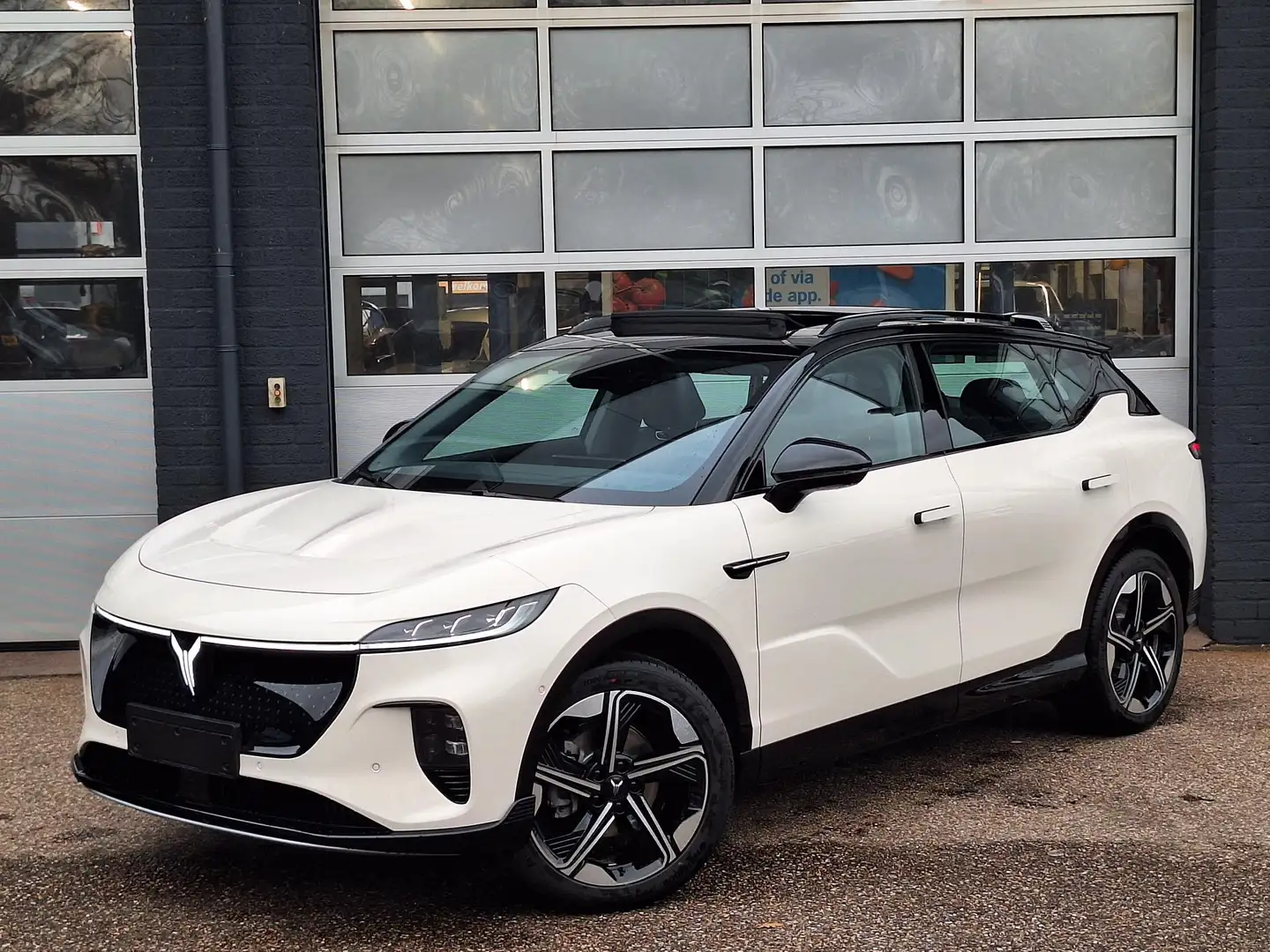 Voyah Courage Business Edition 80 kWh | Schuifdak | 360° camera Weiß - 2