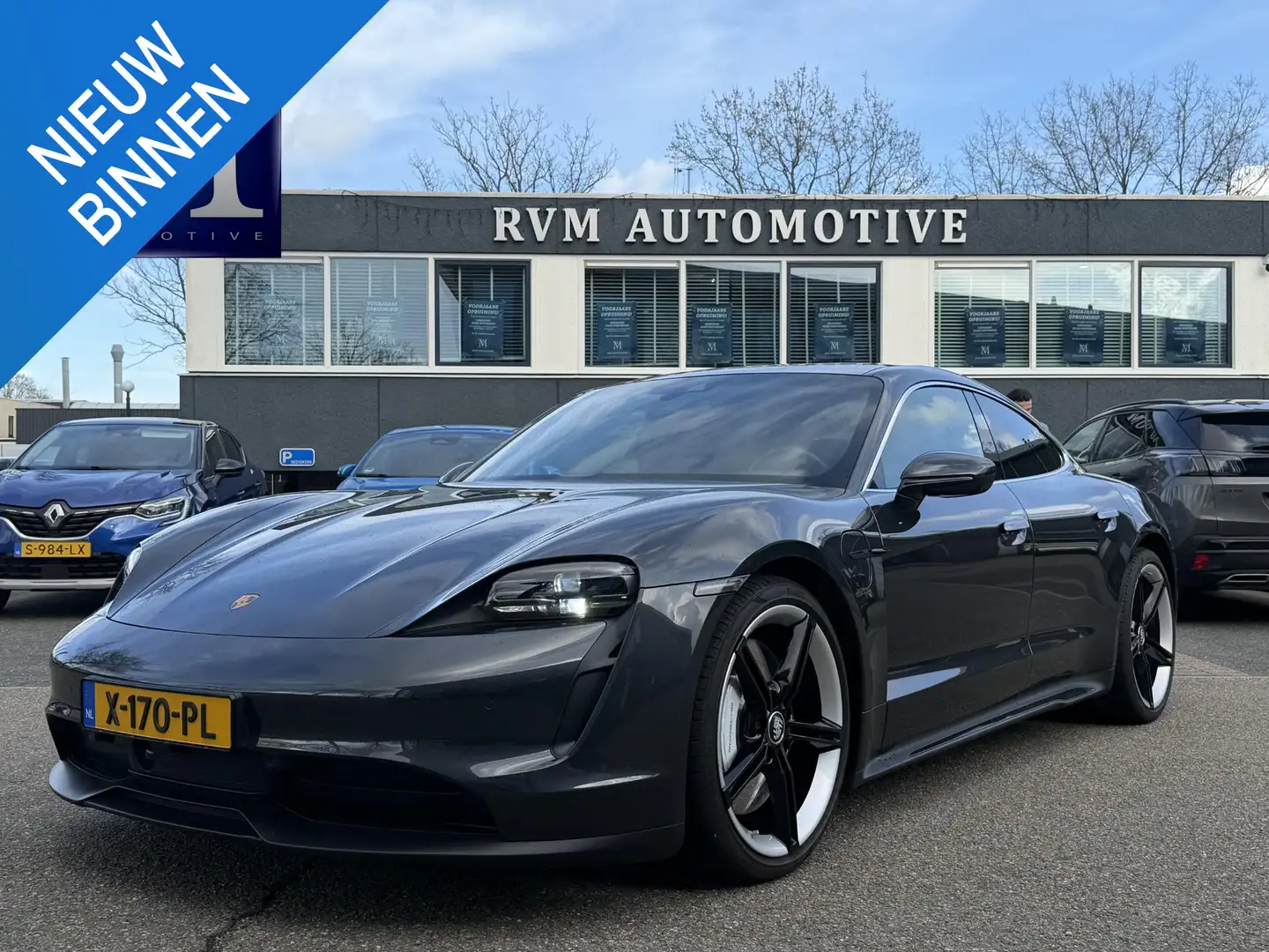 Porsche Taycan Performance 84 kWh VAN €79.900,- VOOR €74.440,- UW Grau - 1