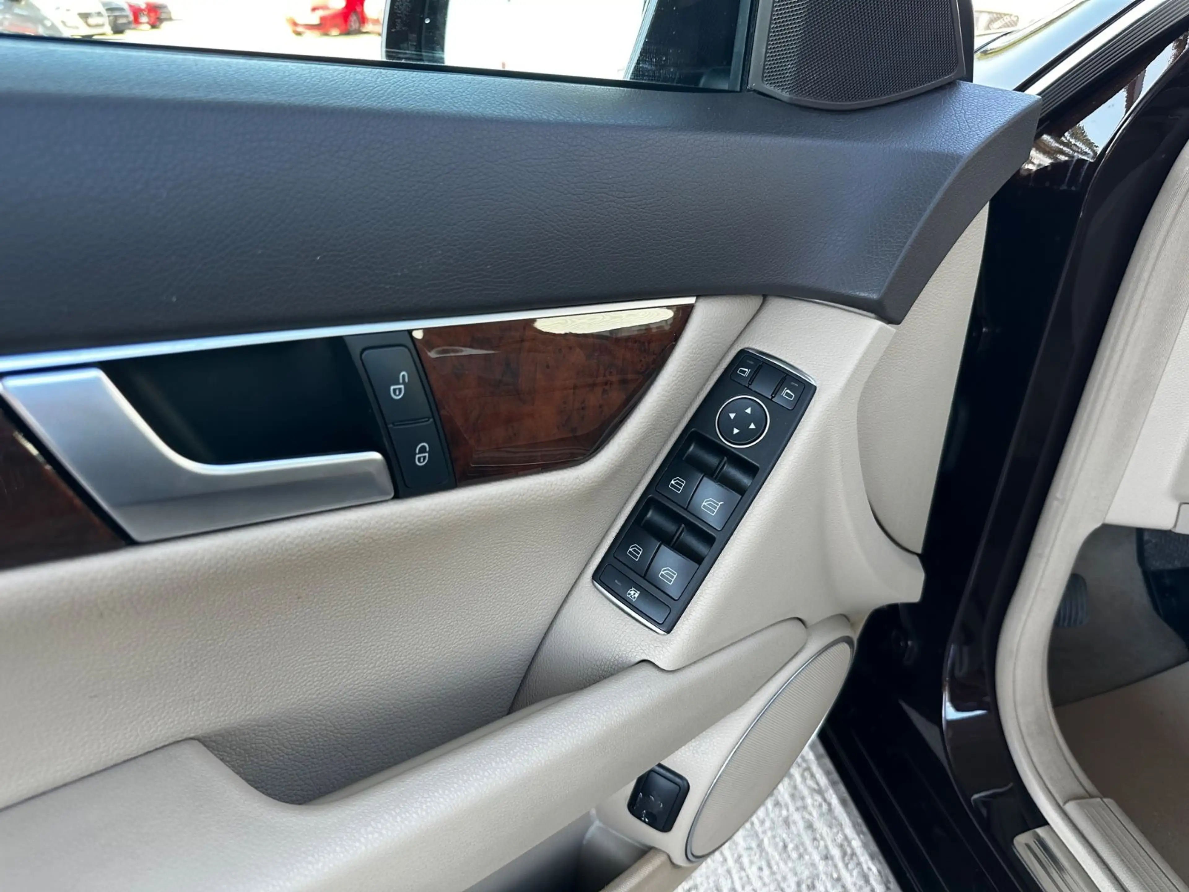 Mercedes-Benz C 200 CGI Elegance BlueEfficiency  Limousine — photo 14