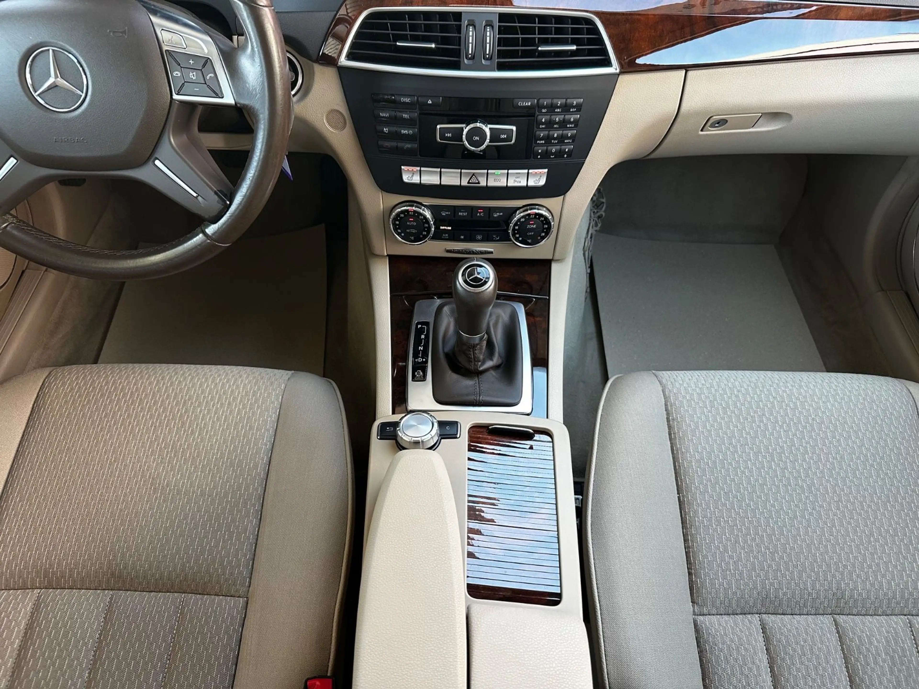 Mercedes-Benz C 200 CGI Elegance BlueEfficiency  Limousine — photo 31