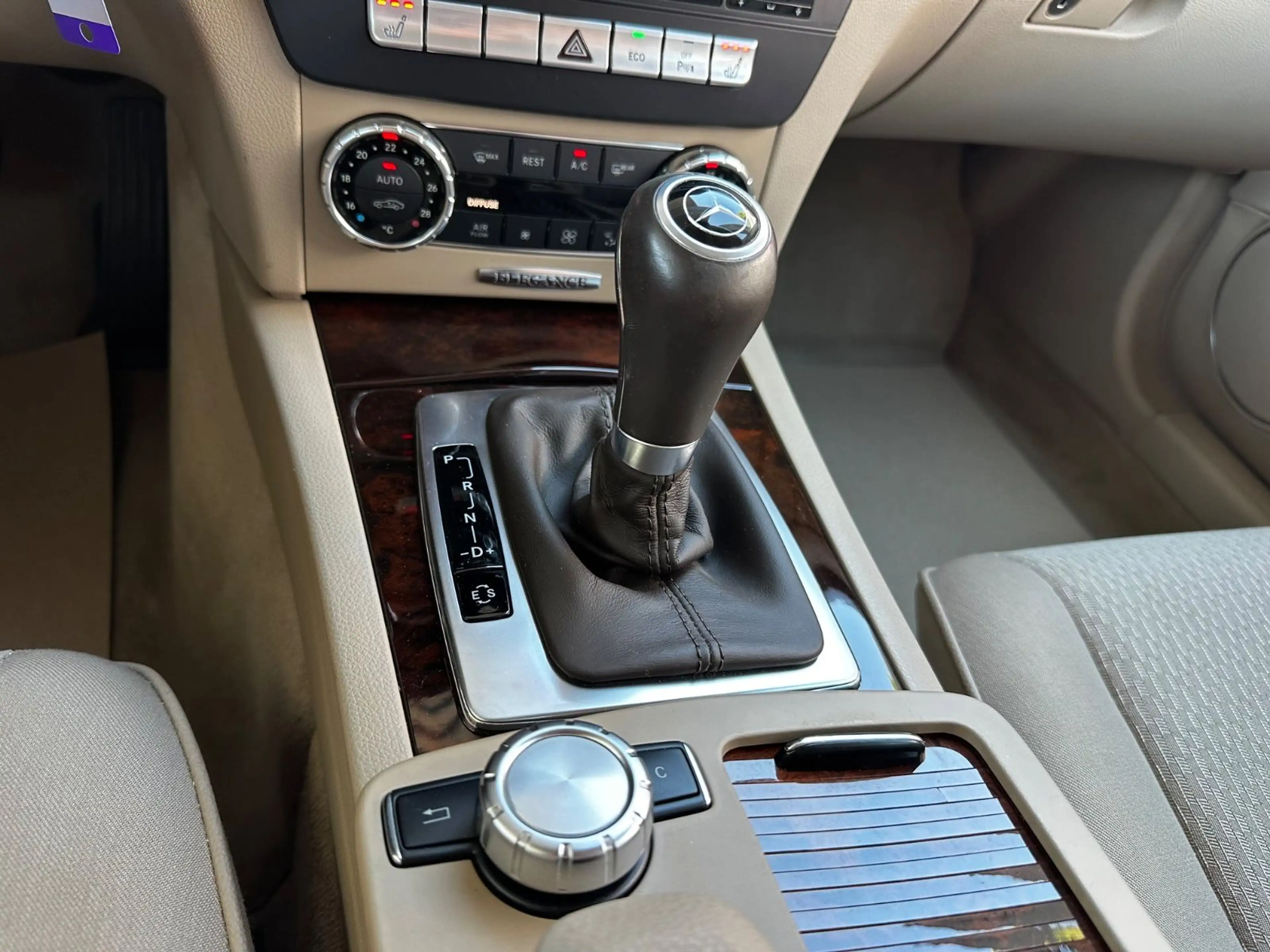 Mercedes-Benz C 200 CGI Elegance BlueEfficiency  Limousine — photo 34
