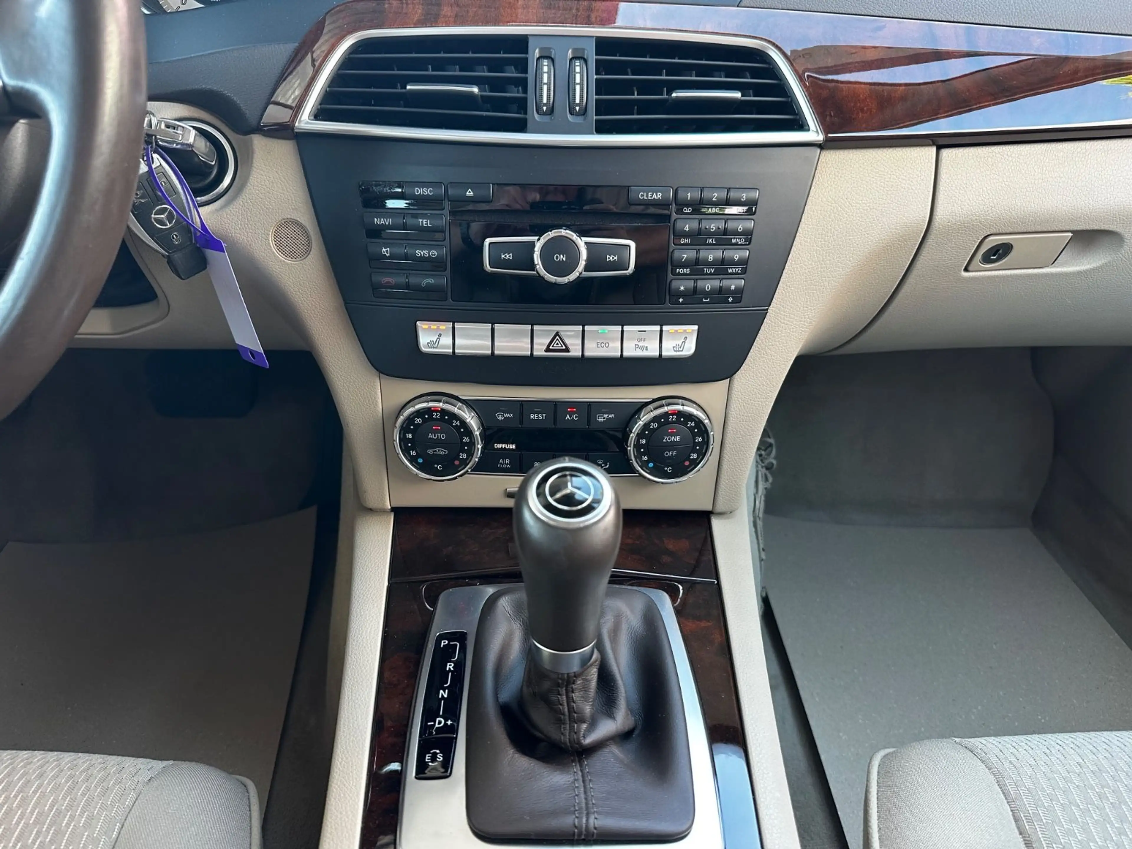 Mercedes-Benz C 200 CGI Elegance BlueEfficiency  Limousine — photo 33