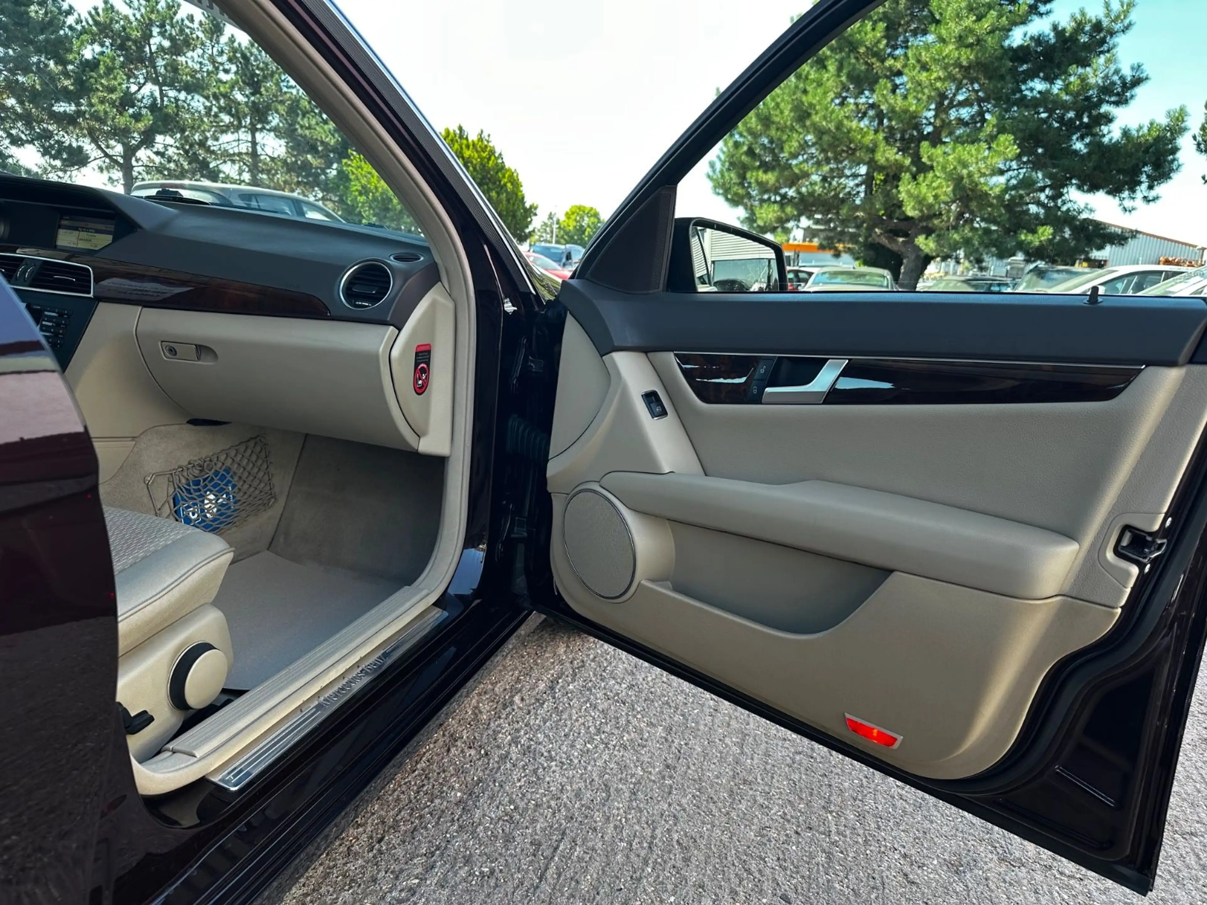 Mercedes-Benz C 200 CGI Elegance BlueEfficiency  Limousine — photo 20